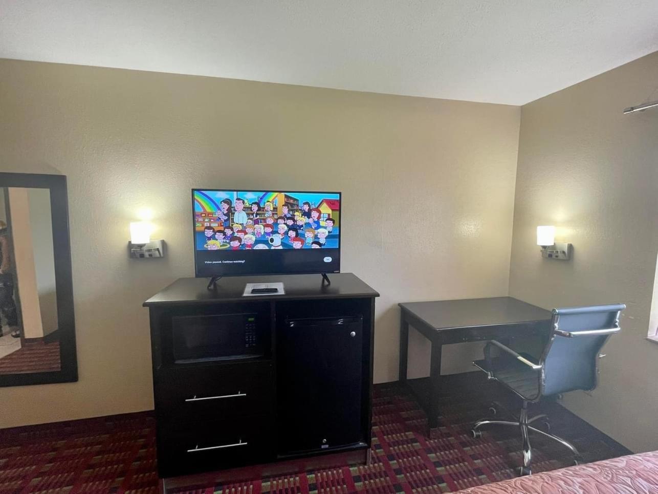 Super 8 by Wyndham Paris IL photo 22