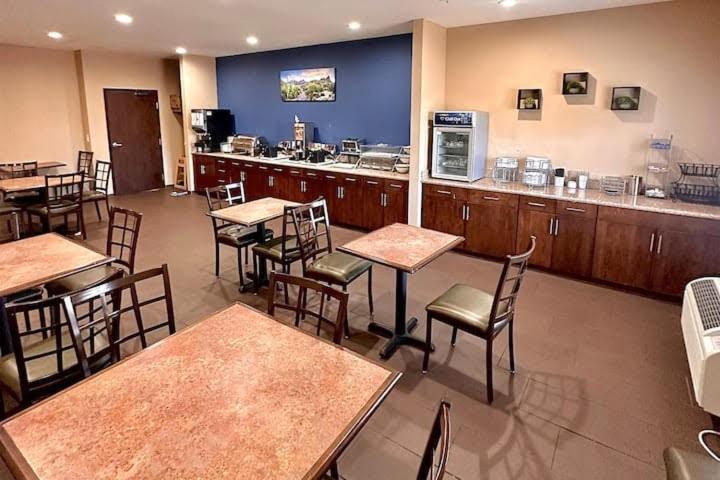 Baymont by Wyndham Phoenix North photo 8