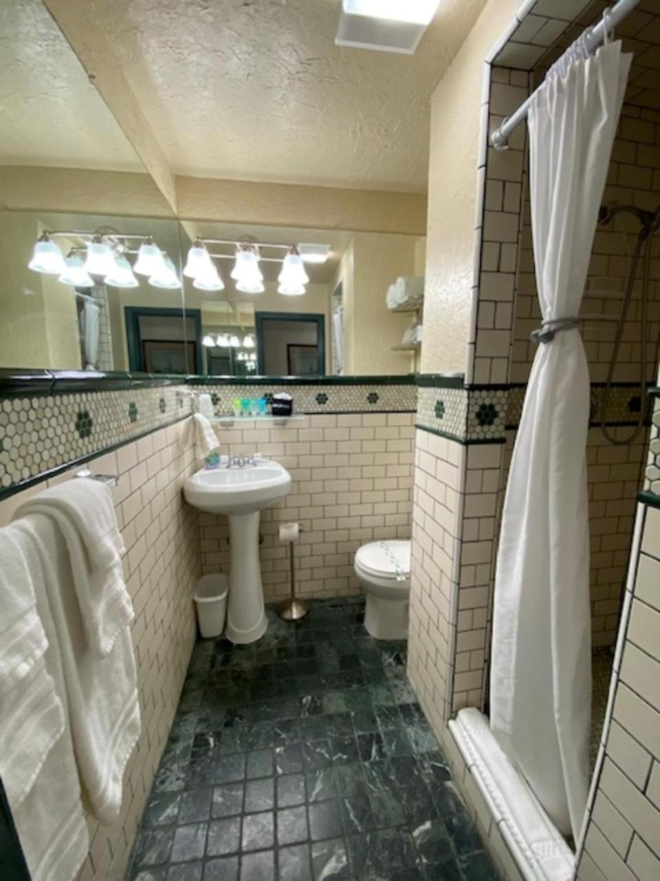Cherokee Lodge photo 18