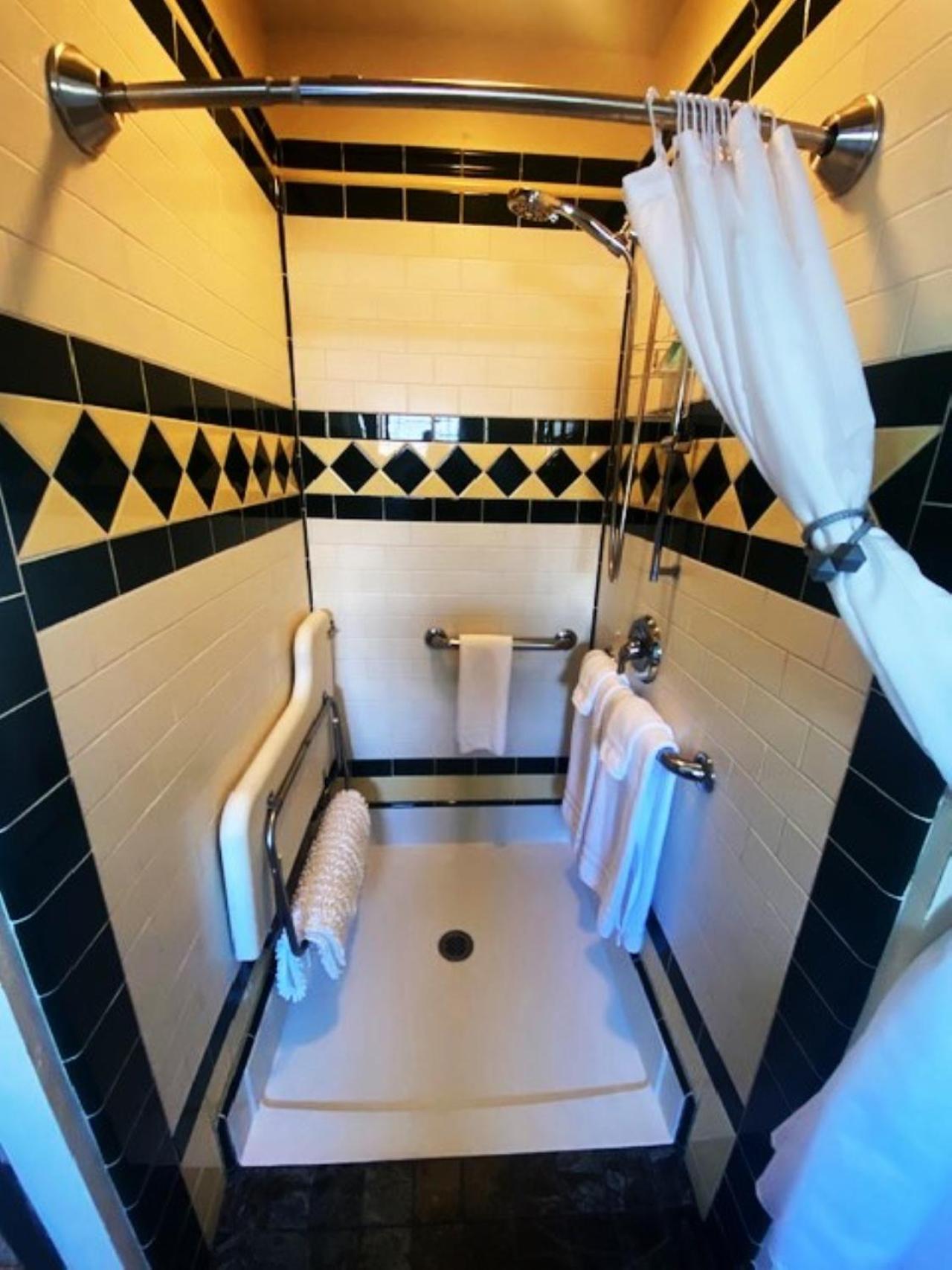 Cherokee Lodge photo 26