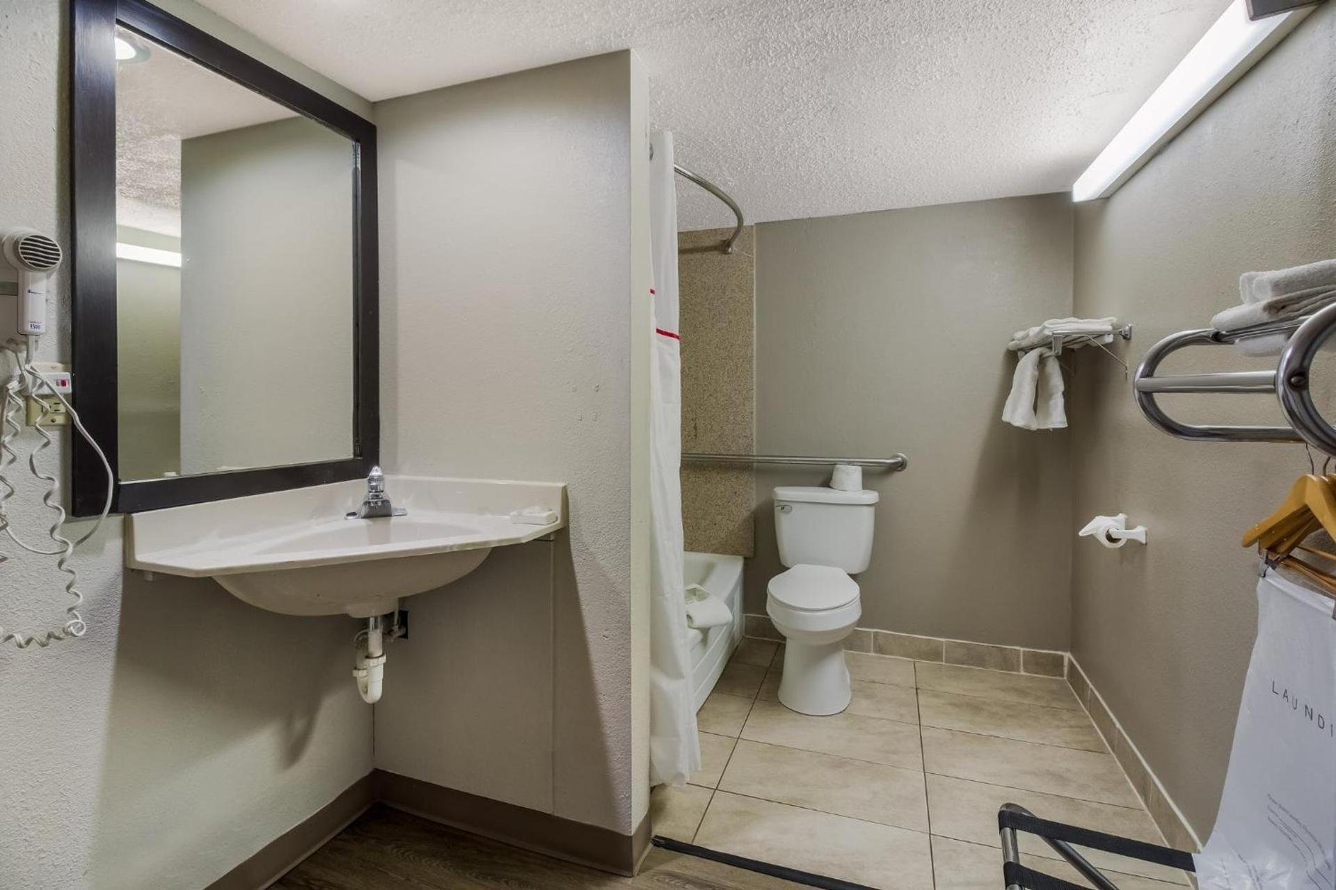 Red Roof Inn New Stanton photo 31