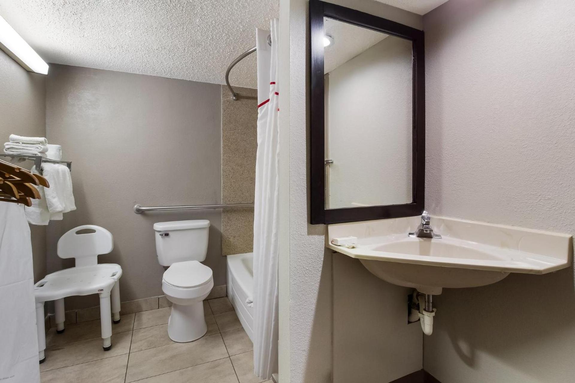 Red Roof Inn New Stanton photo 29