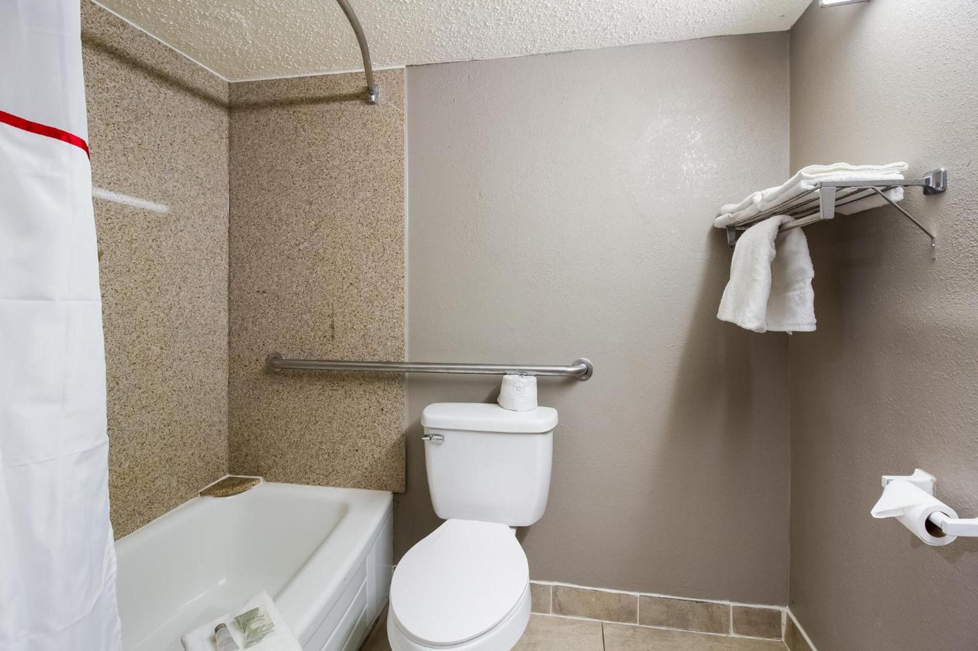 Red Roof Inn New Stanton photo 30