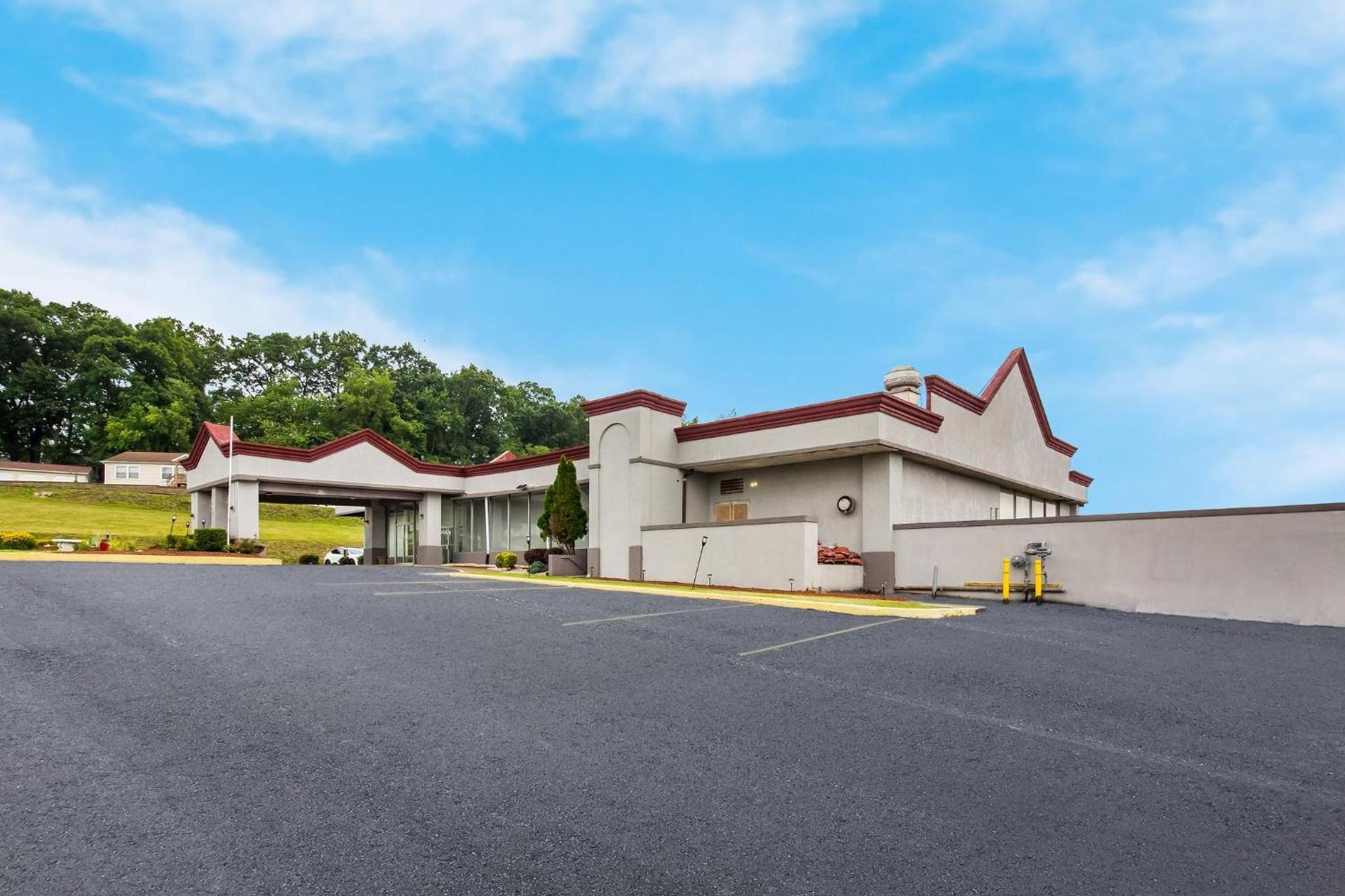 Red Roof Inn New Stanton photo 2