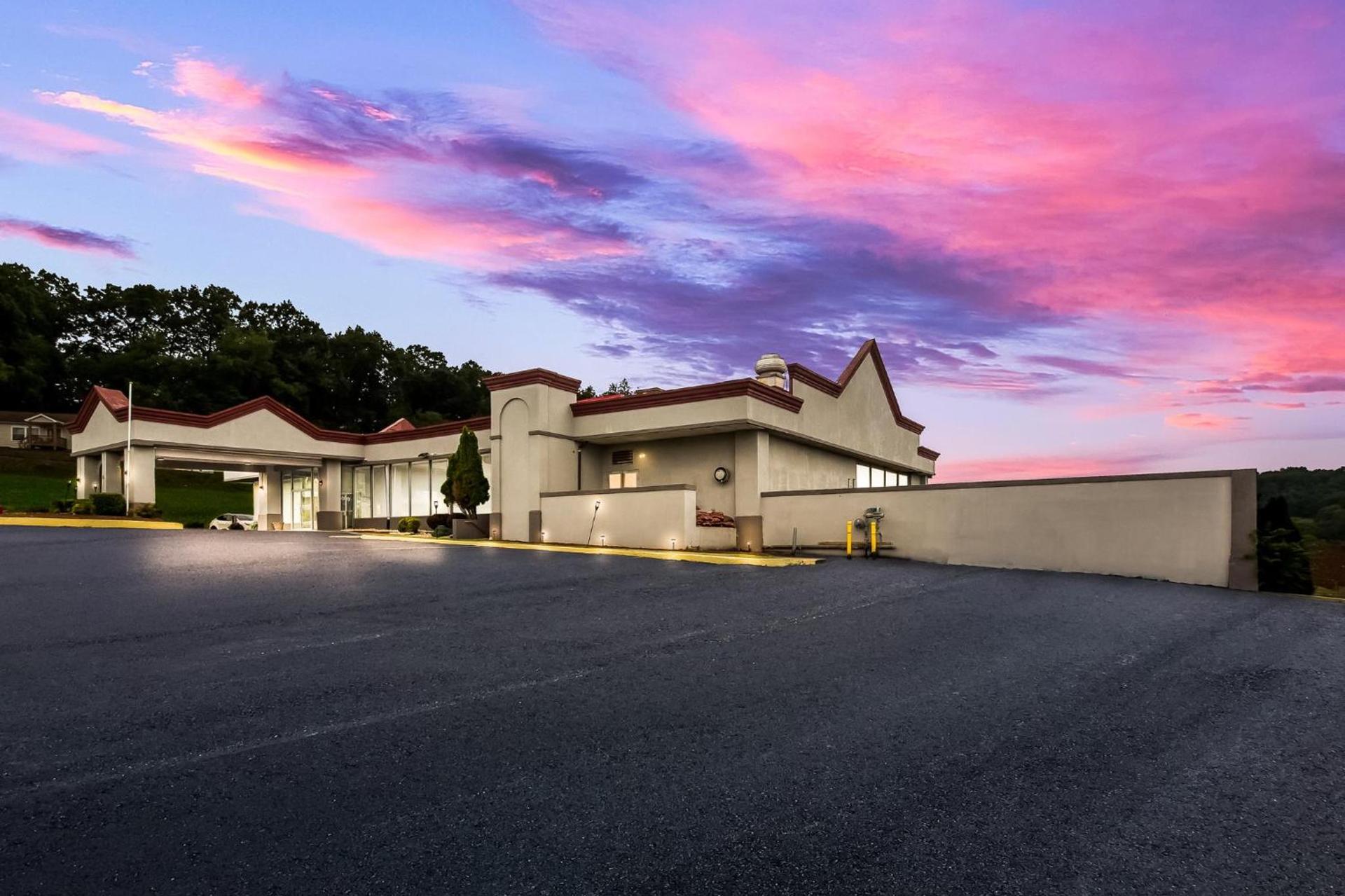 Red Roof Inn New Stanton photo 5