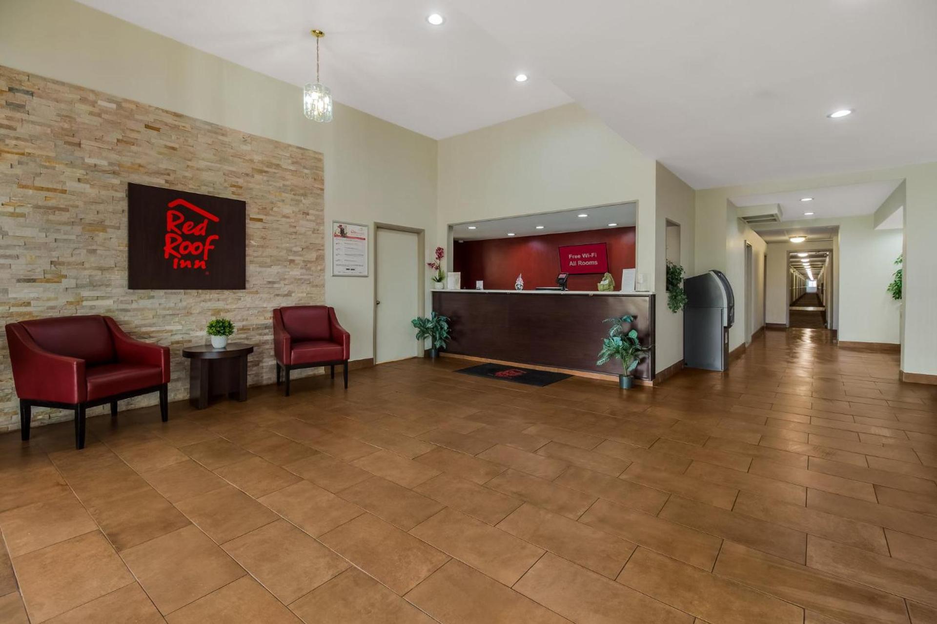 Red Roof Inn New Stanton photo 9