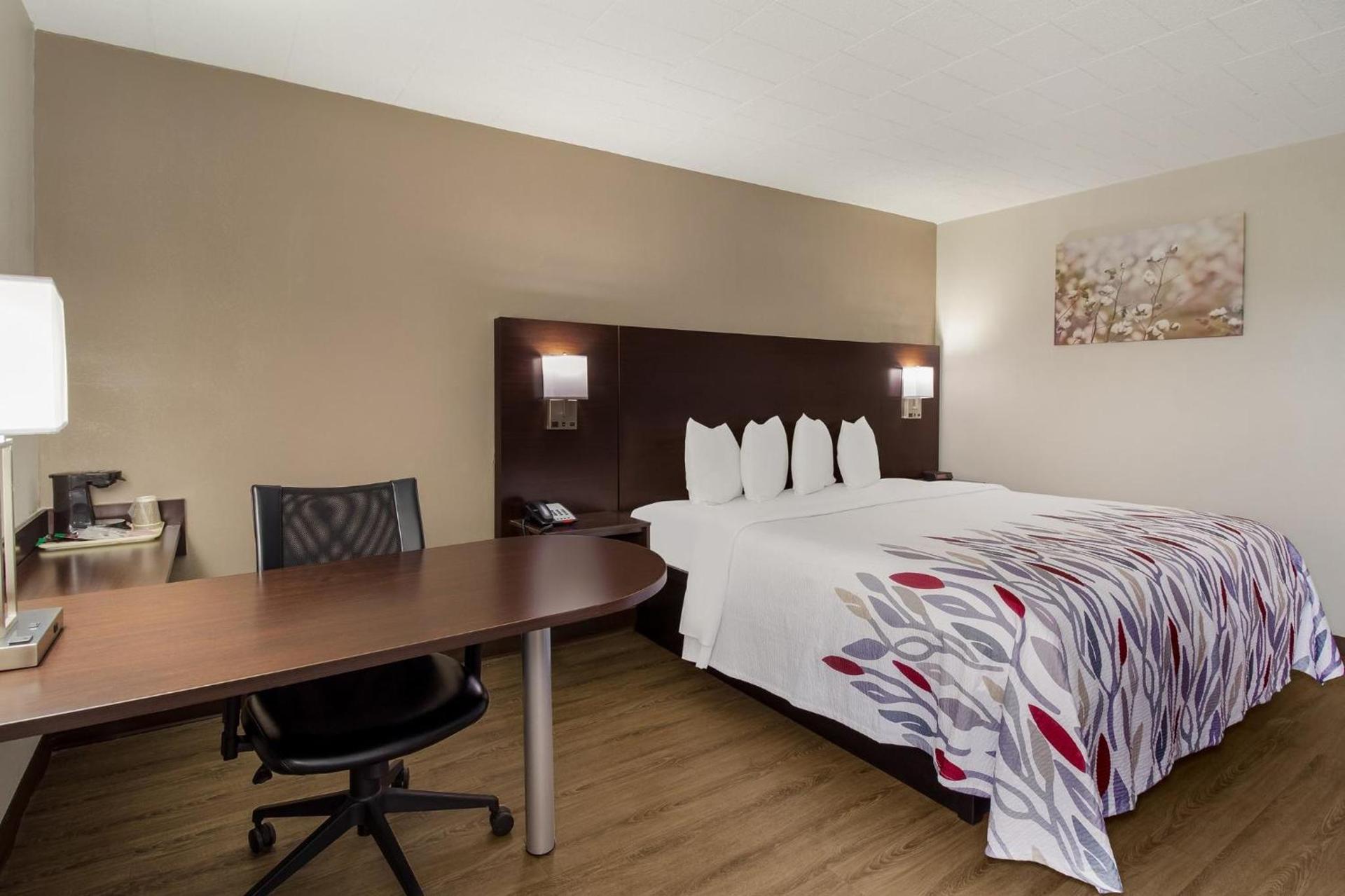 Red Roof Inn New Stanton photo 12