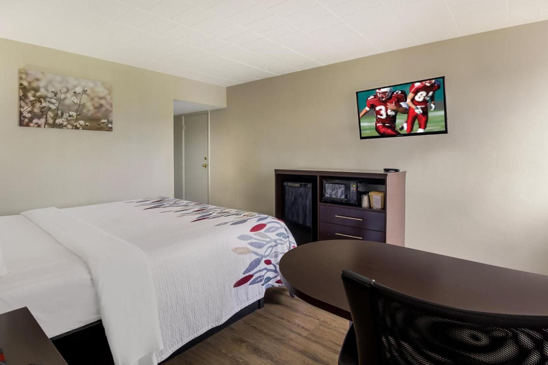 Red Roof Inn New Stanton photo 11