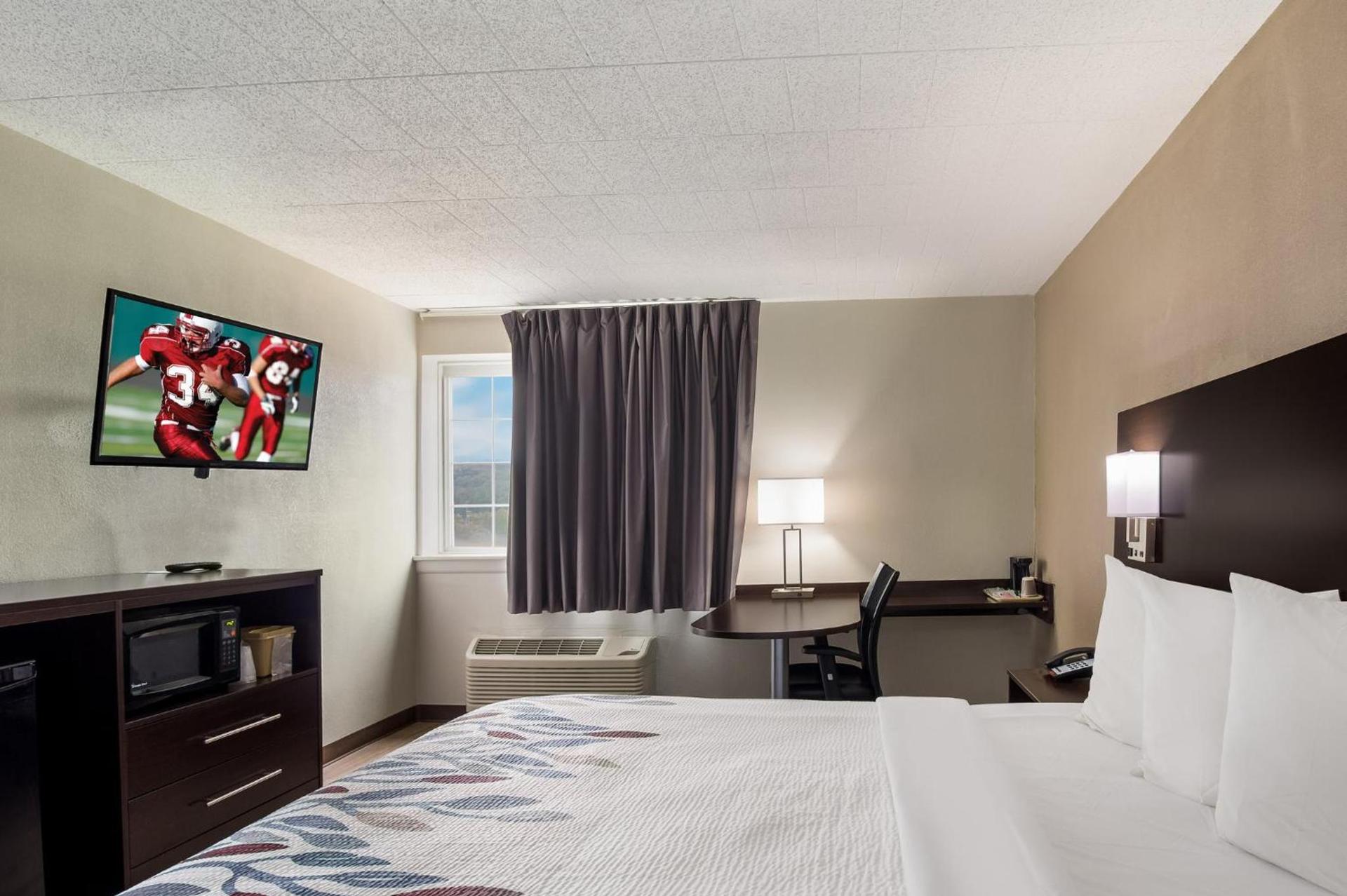 Red Roof Inn New Stanton photo 10