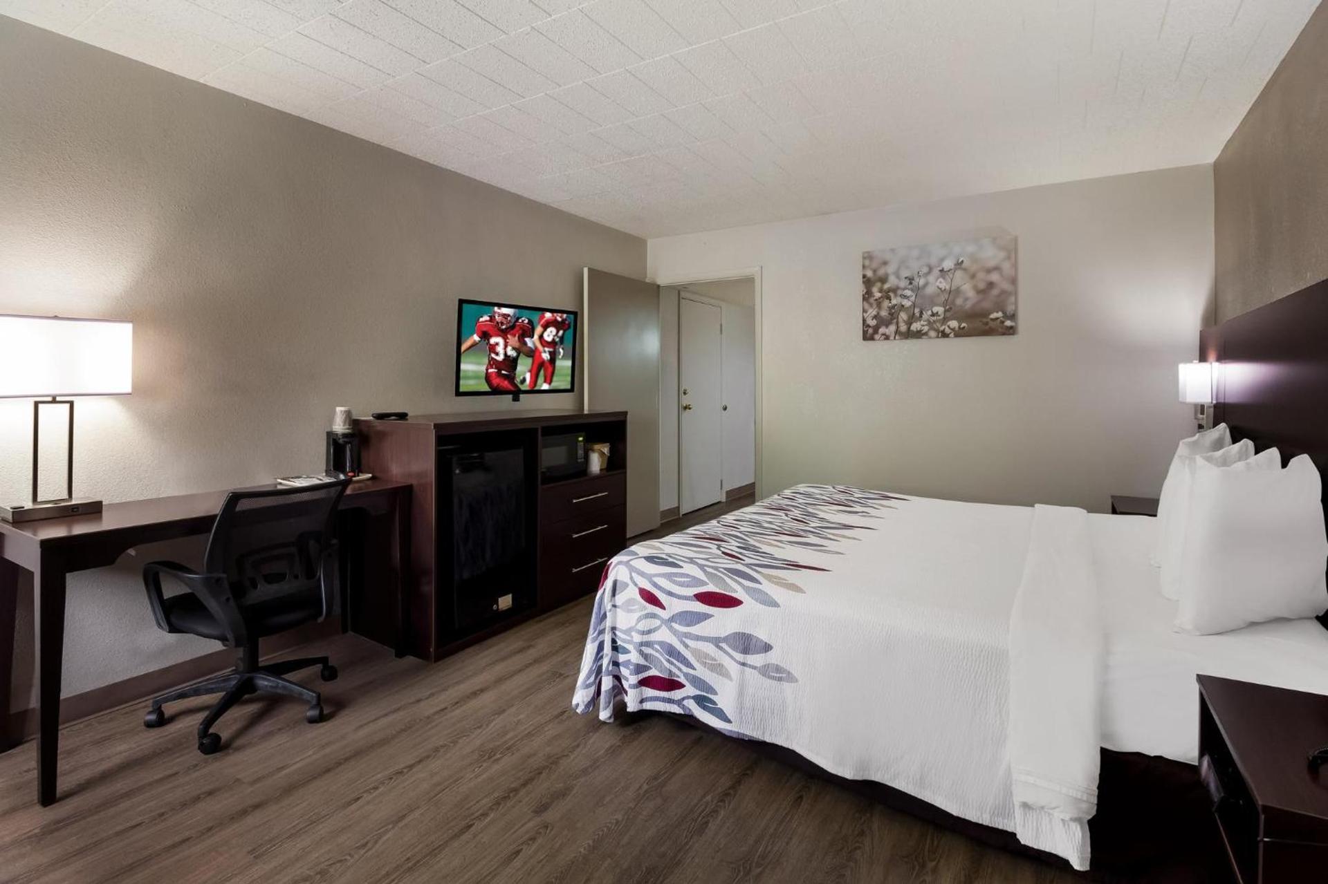 Red Roof Inn New Stanton photo 16
