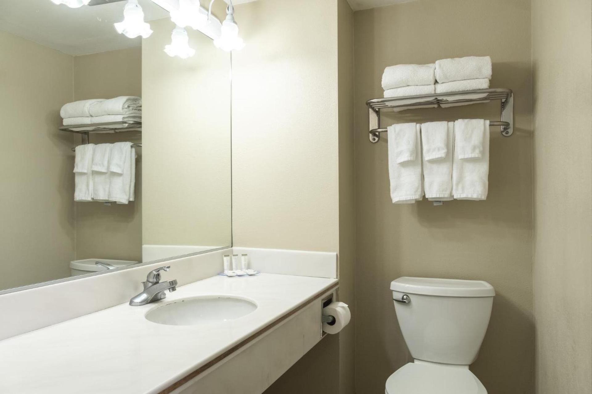 Travelodge by Wyndham Monterey Bay photo 54