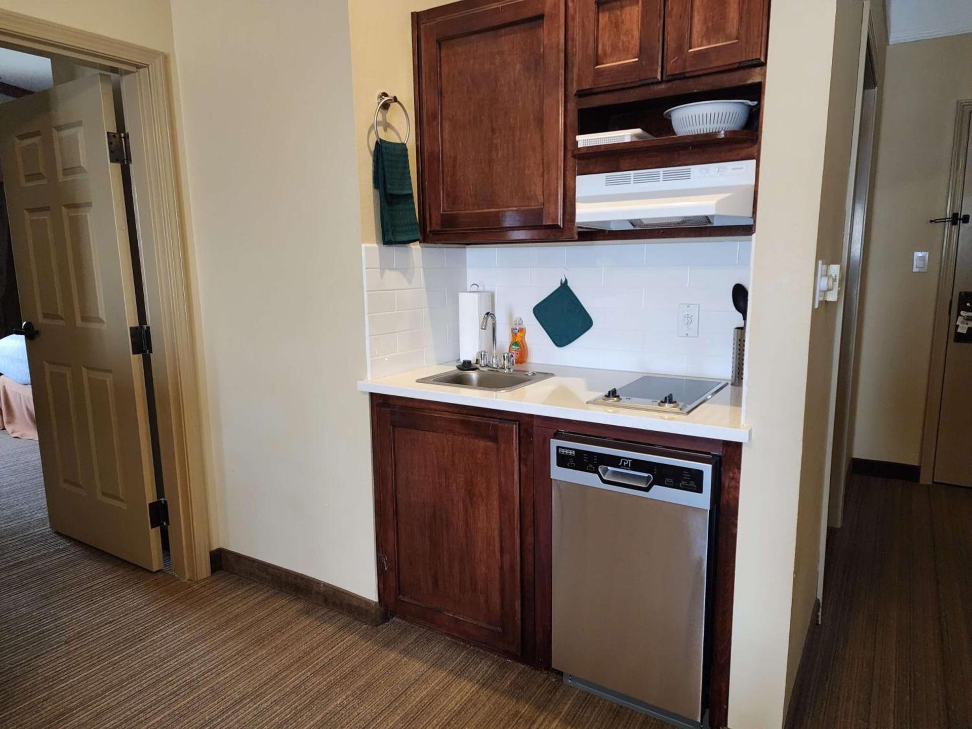 Best Western Plus Monica Royale Inn & Suites photo 28