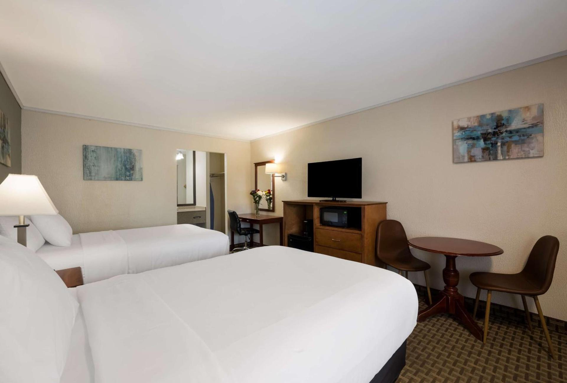 SureStay Plus by Best Western Woodbury Inn photo 6