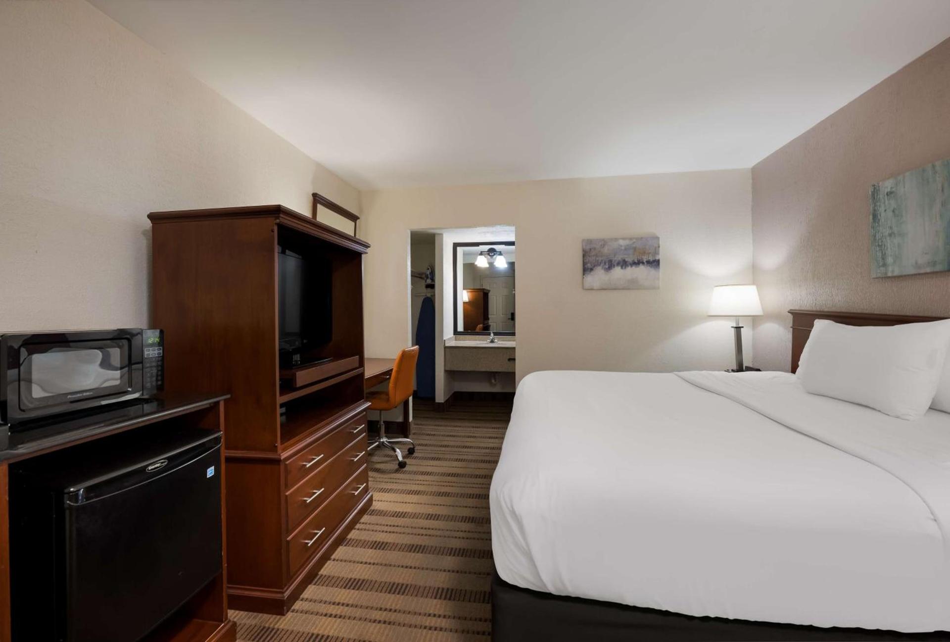 SureStay Plus by Best Western Woodbury Inn photo 9