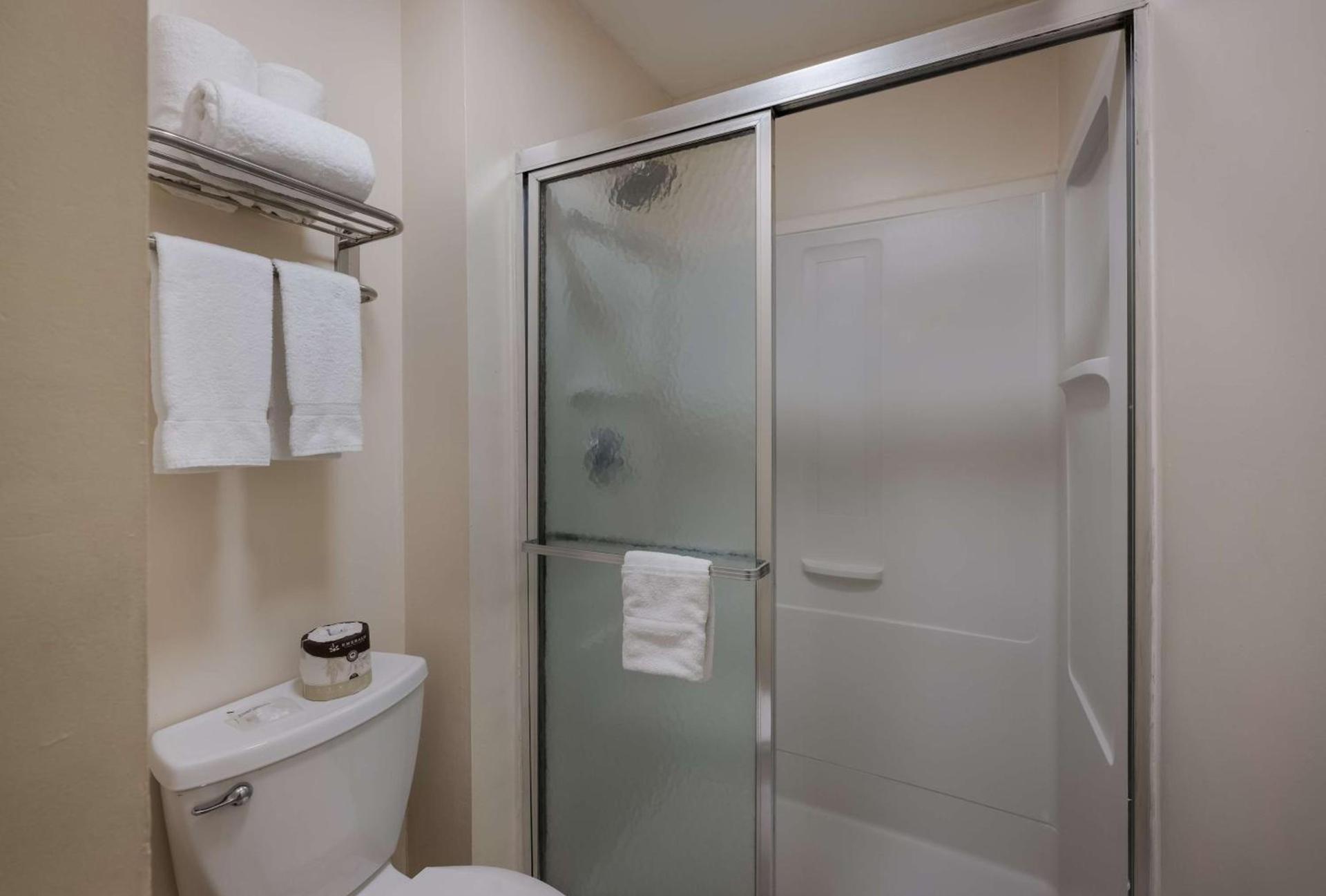 SureStay Plus by Best Western Woodbury Inn photo 17