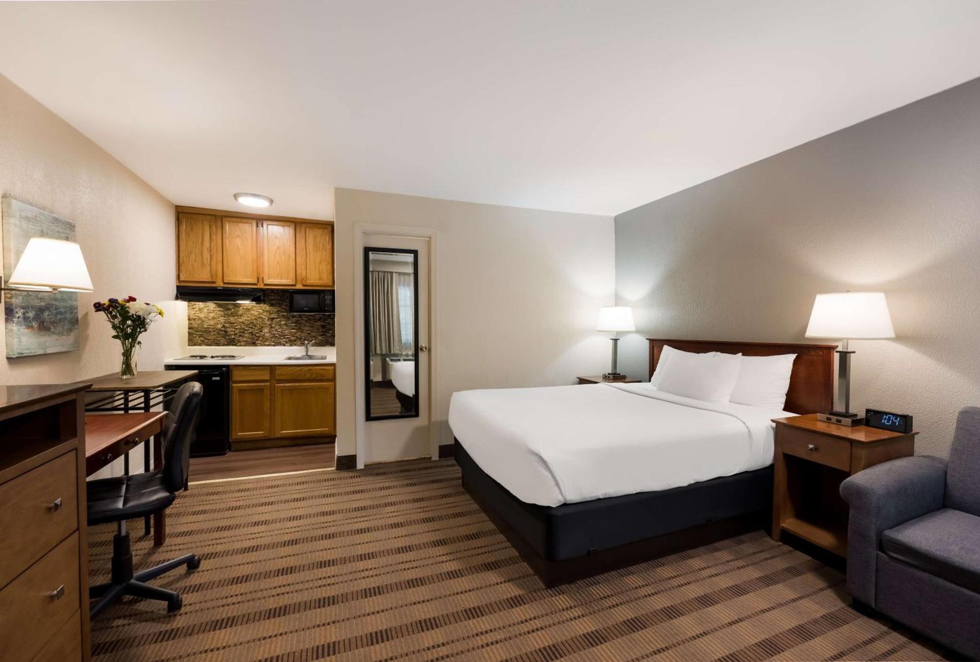 SureStay Plus by Best Western Woodbury Inn photo 12