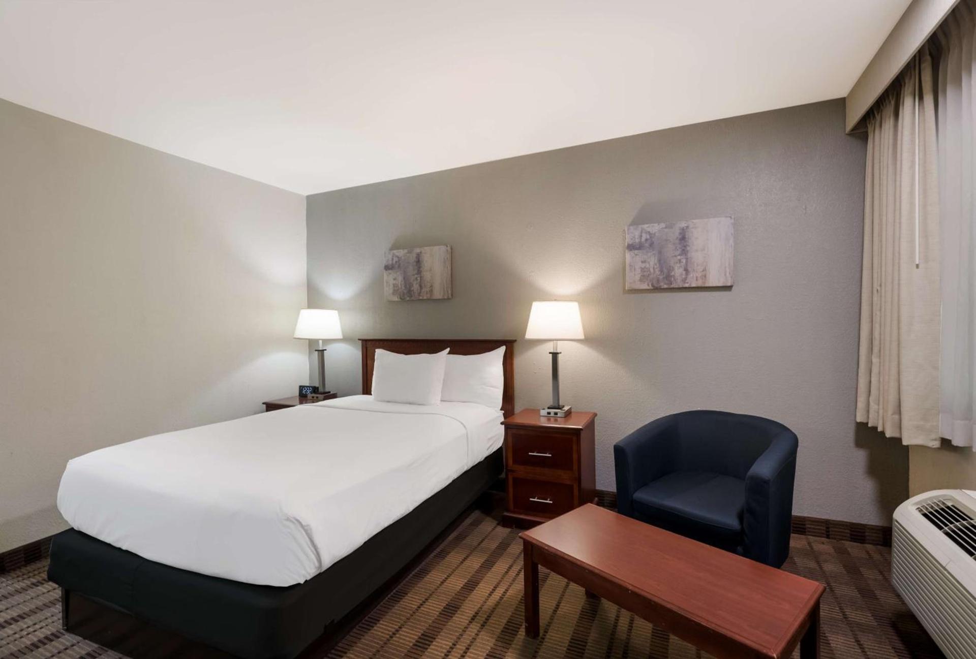 SureStay Plus by Best Western Woodbury Inn photo 14
