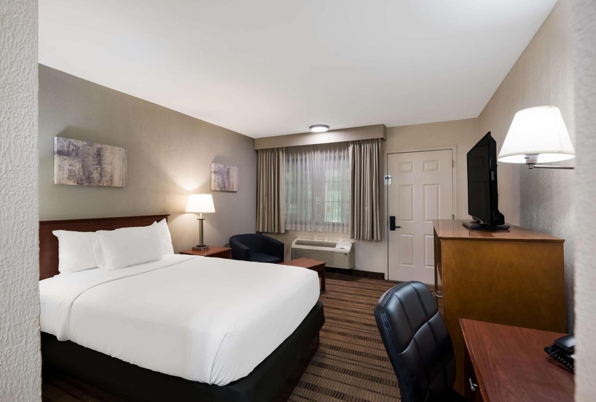 SureStay Plus by Best Western Woodbury Inn photo 15