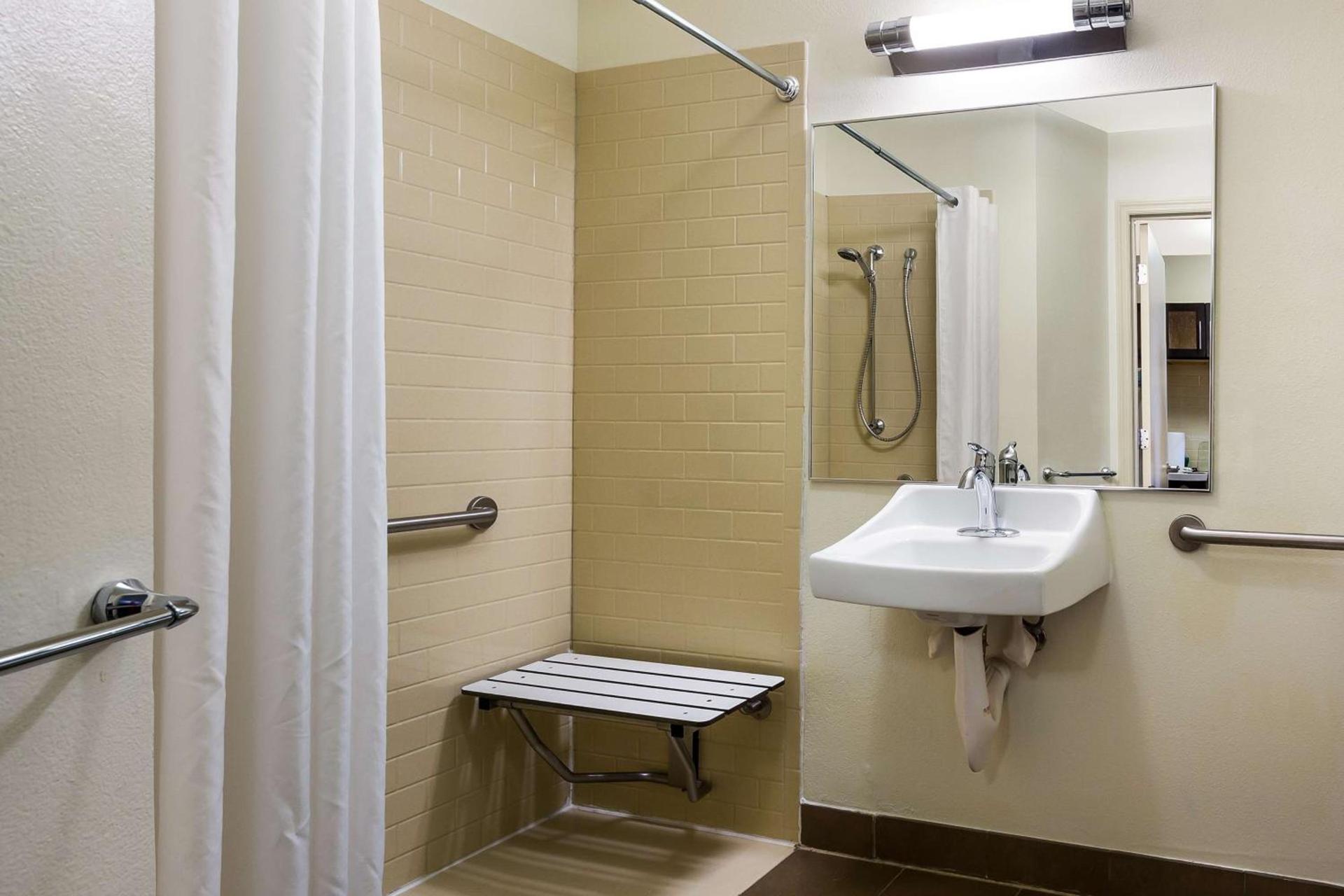 Sonesta Simply Suites St Louis Earth City photo 12