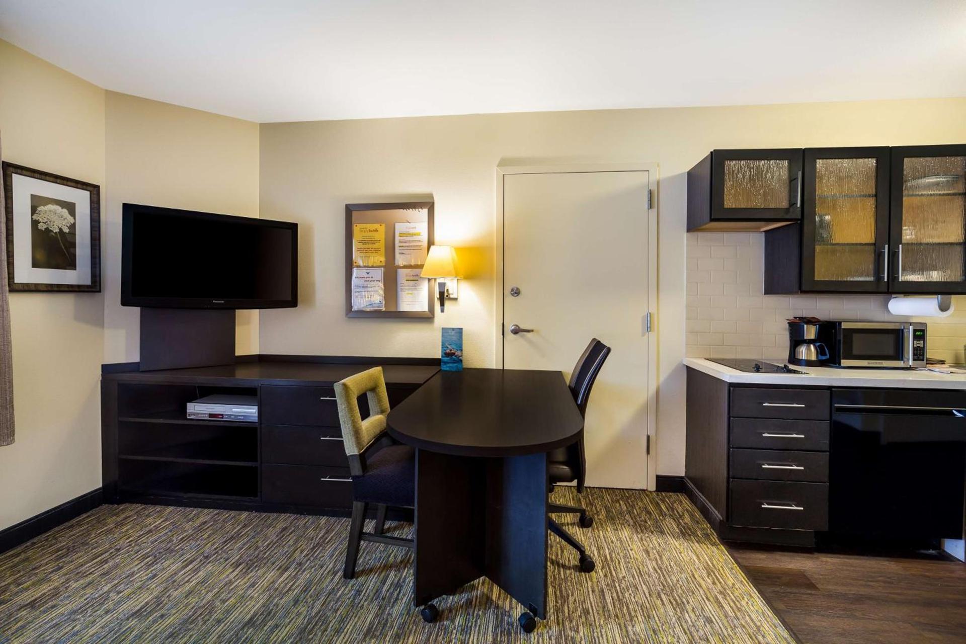 Sonesta Simply Suites St Louis Earth City photo 21