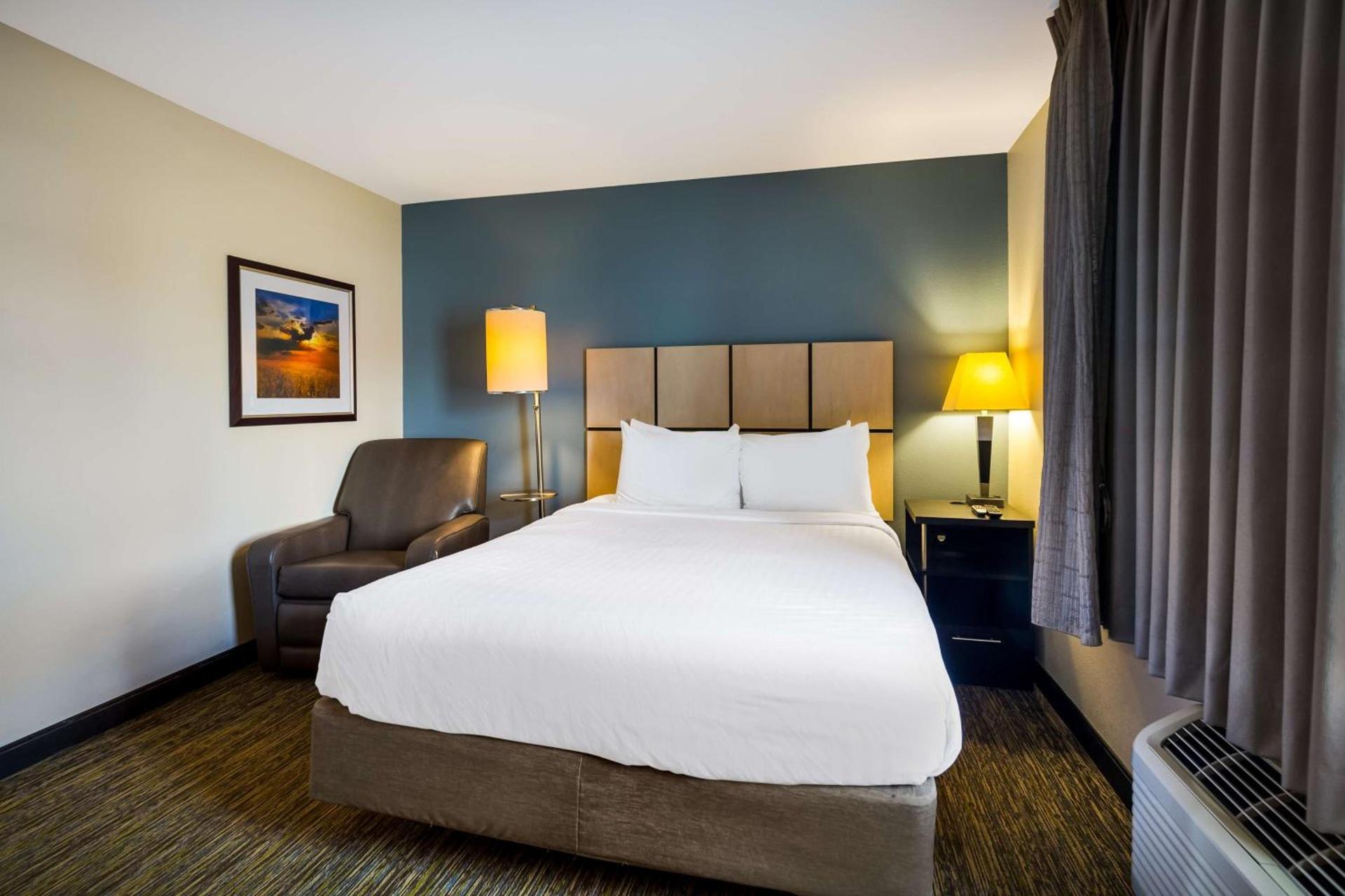 Sonesta Simply Suites St Louis Earth City photo 24