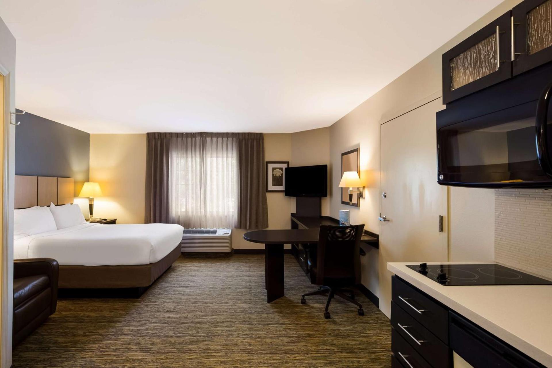 Sonesta Simply Suites St Louis Earth City photo 23