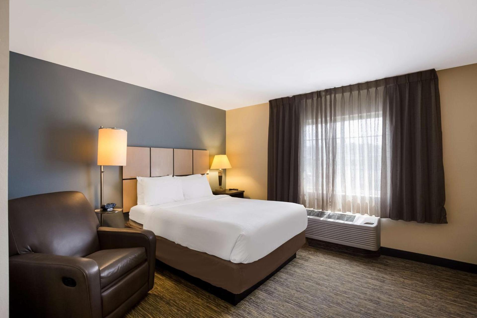 Sonesta Simply Suites St Louis Earth City photo 27