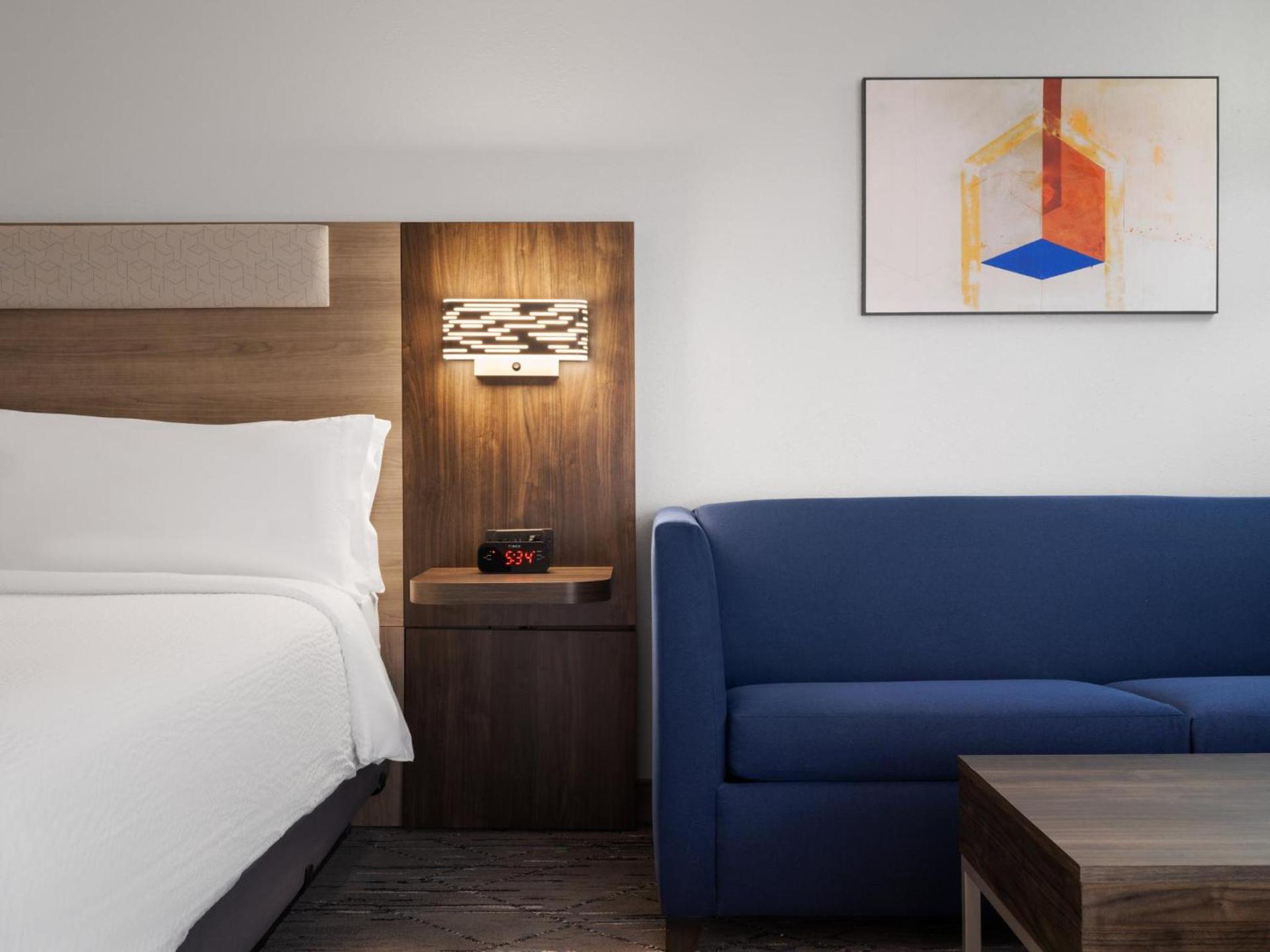 Holiday Inn Express Indianapolis Airport by IHG photo 62
