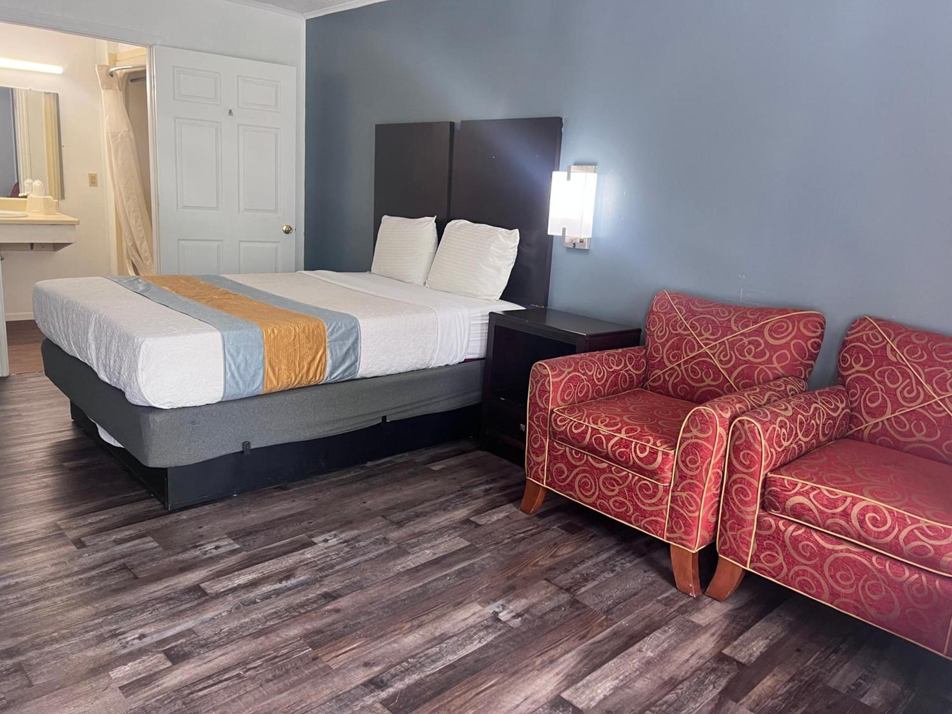 Smith Motel photo 26