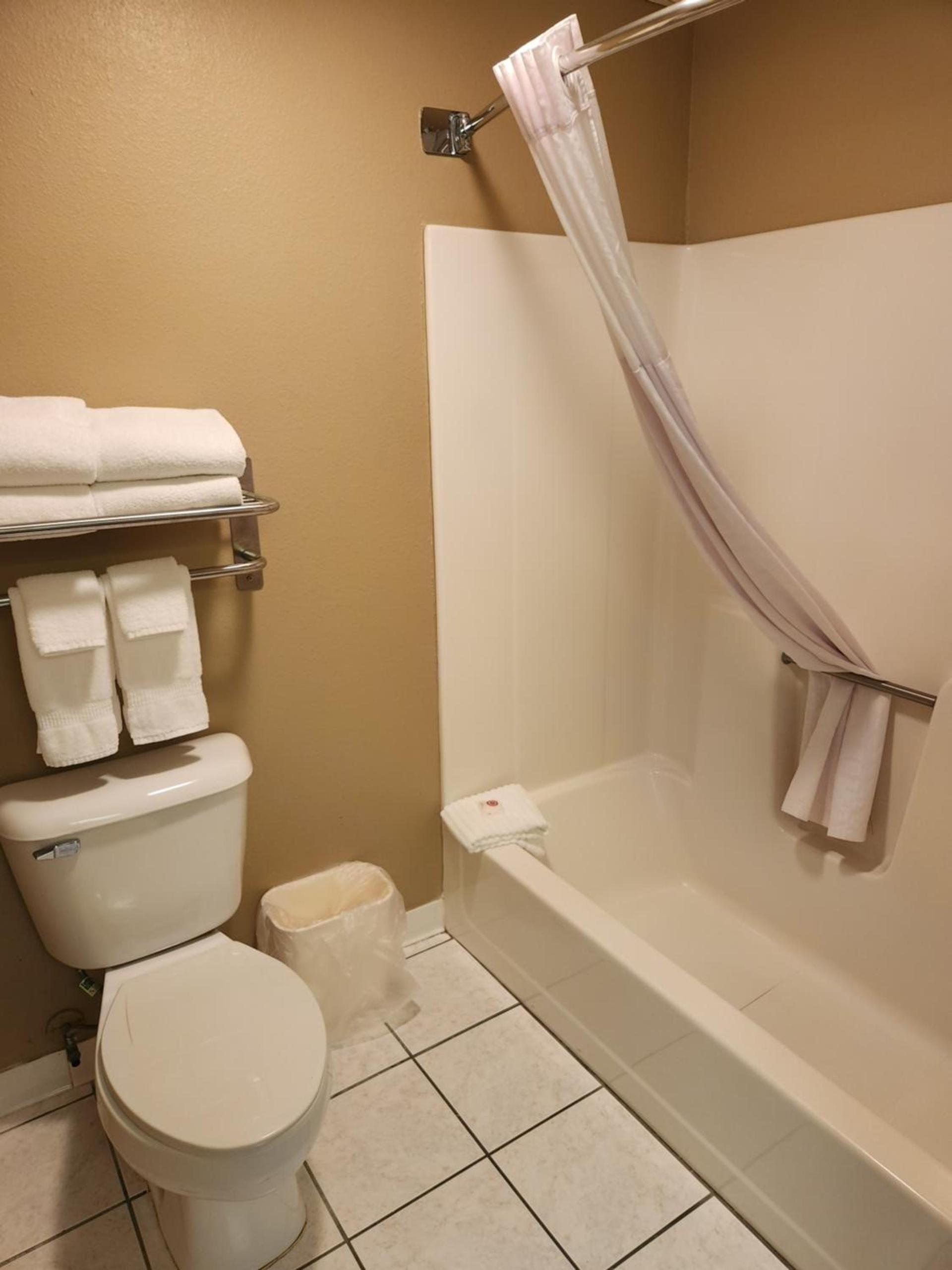 MainStay Suites LeClaire - Quad Cities photo 18
