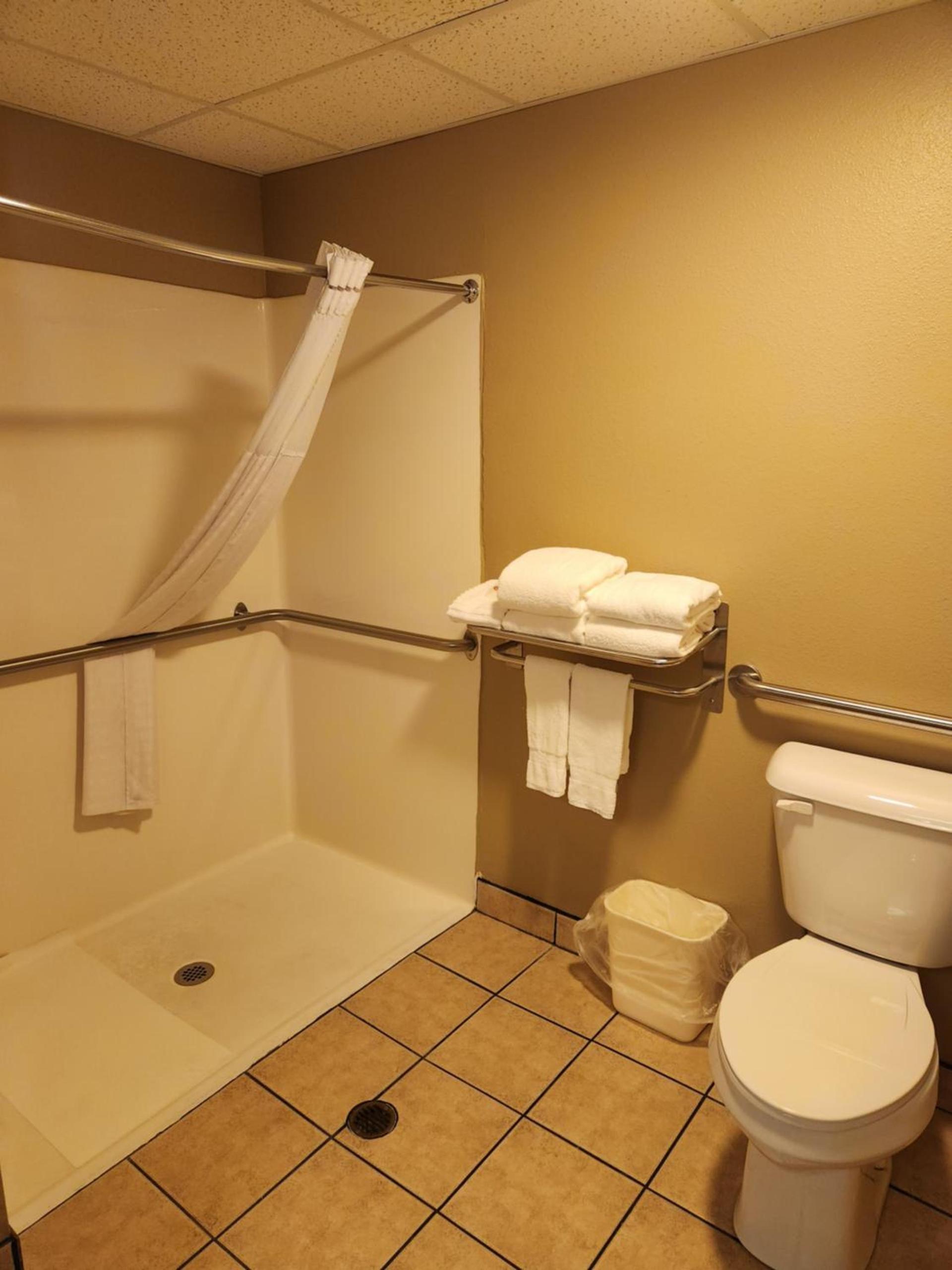 MainStay Suites LeClaire - Quad Cities photo 17
