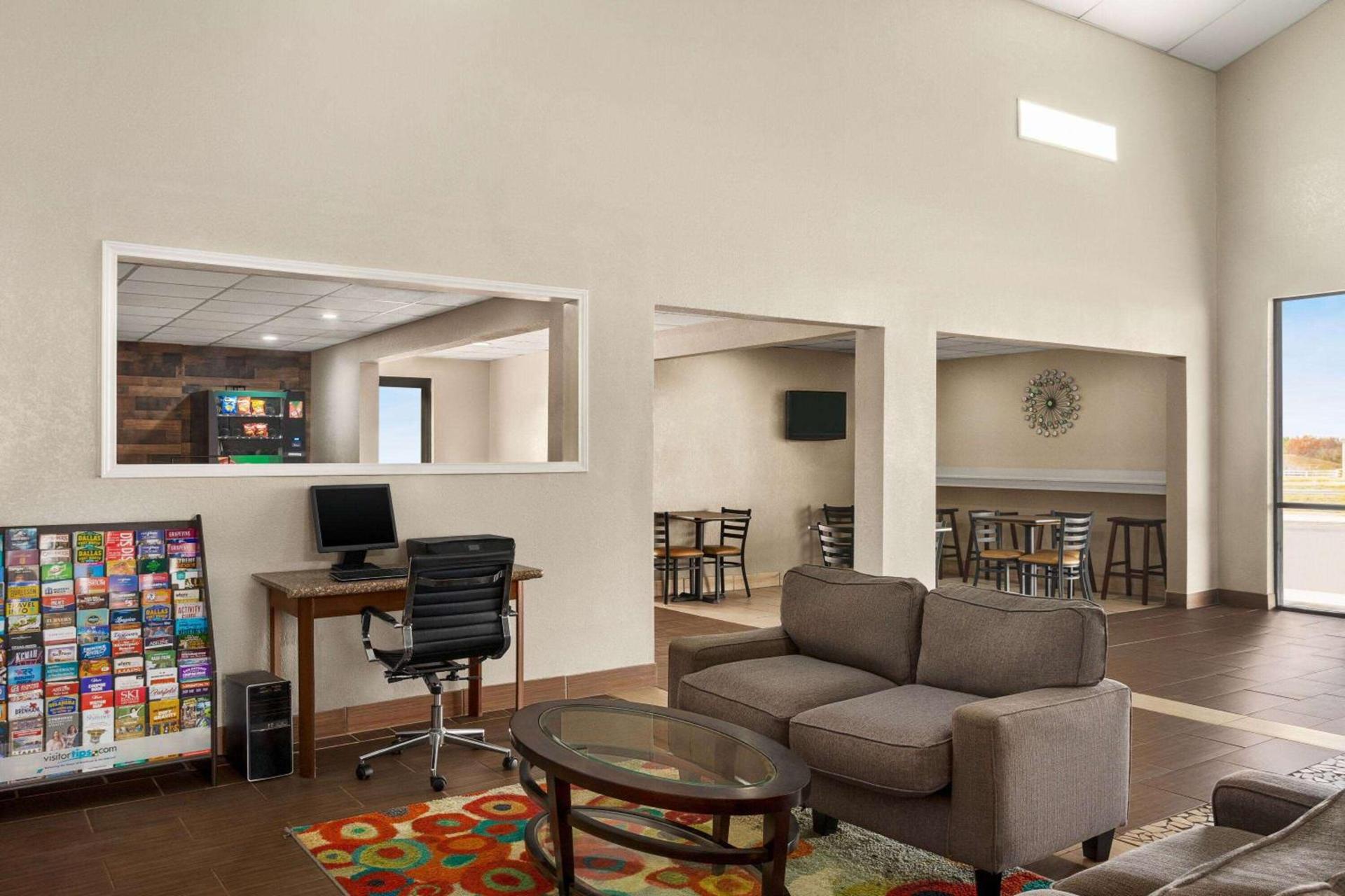 Super 8 by Wyndham Gainesville TX photo 5