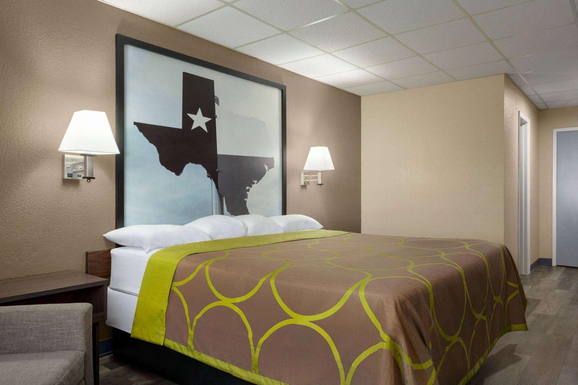 Super 8 by Wyndham Gainesville TX photo 7