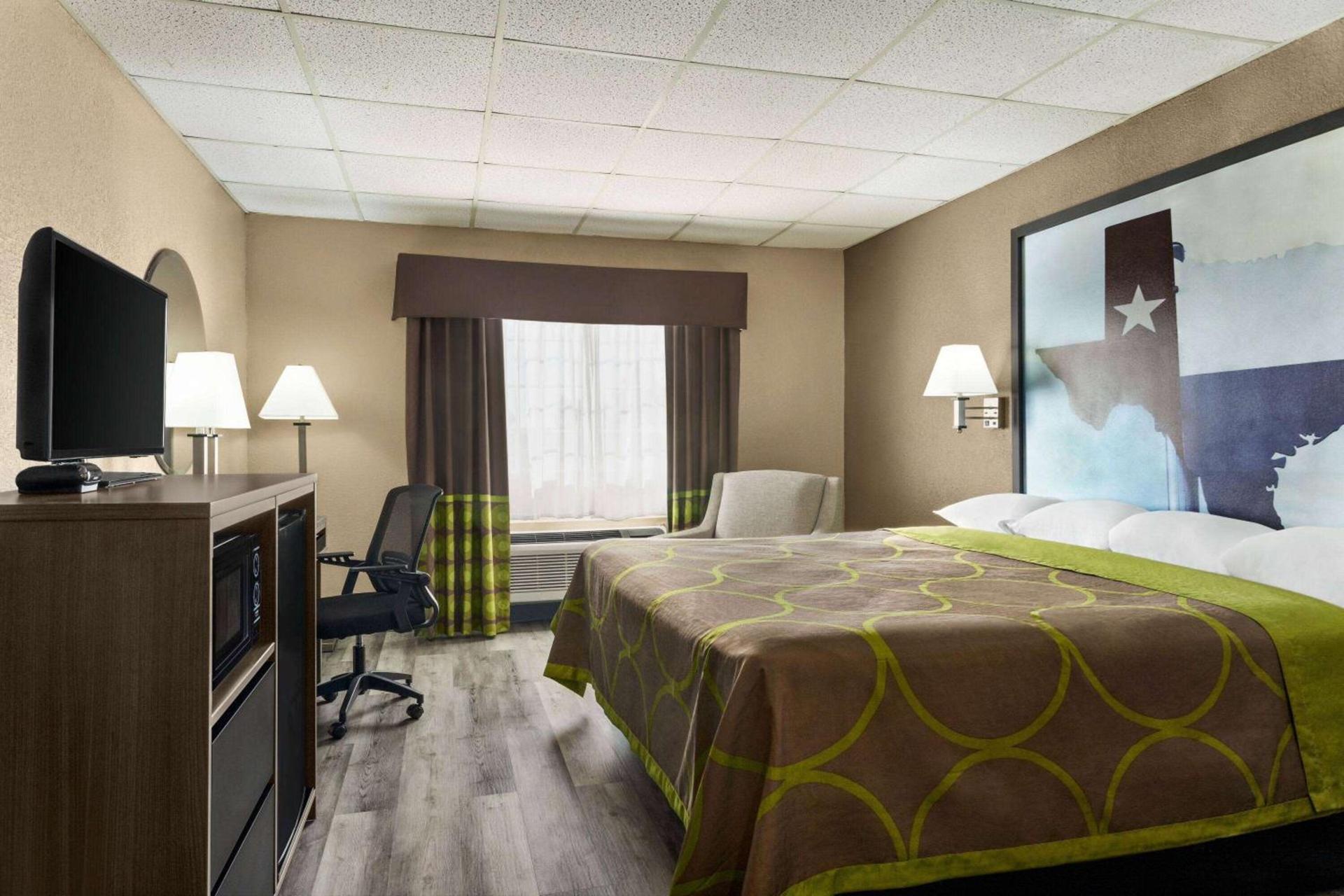 Super 8 by Wyndham Gainesville TX photo 9