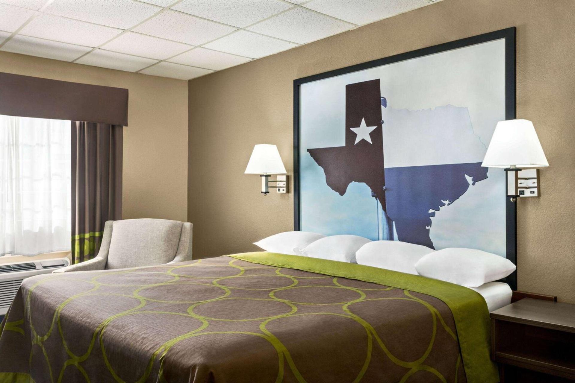 Super 8 by Wyndham Gainesville TX photo 10
