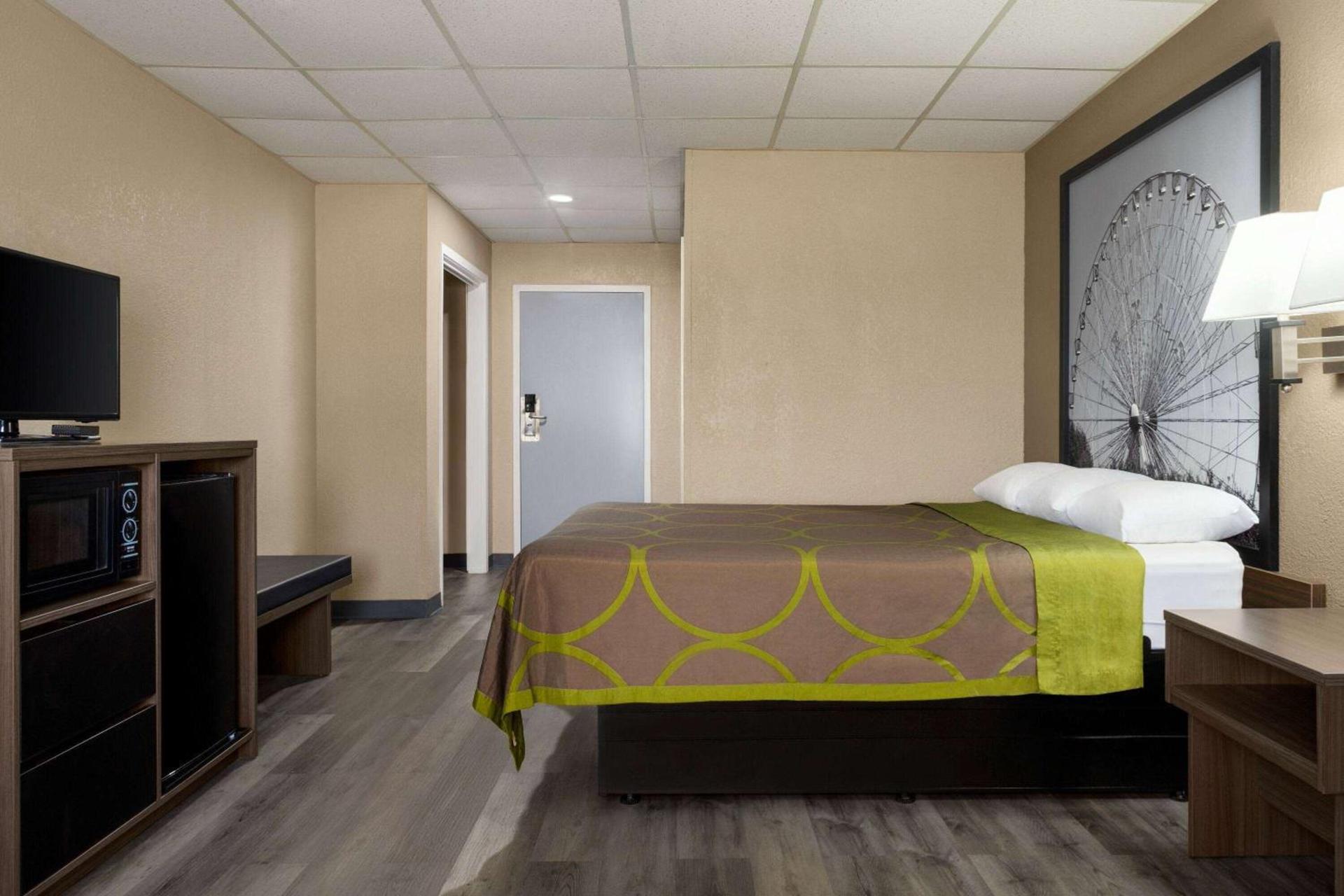 Super 8 by Wyndham Gainesville TX photo 13