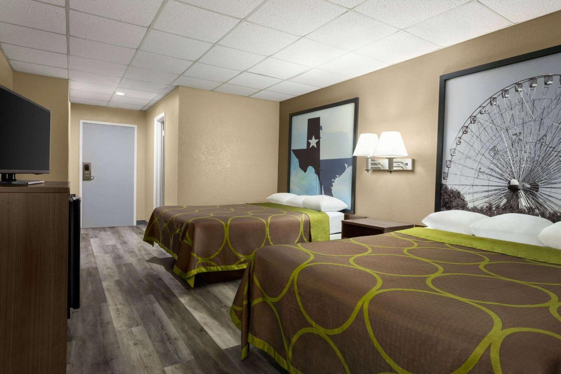 Super 8 by Wyndham Gainesville TX photo 15