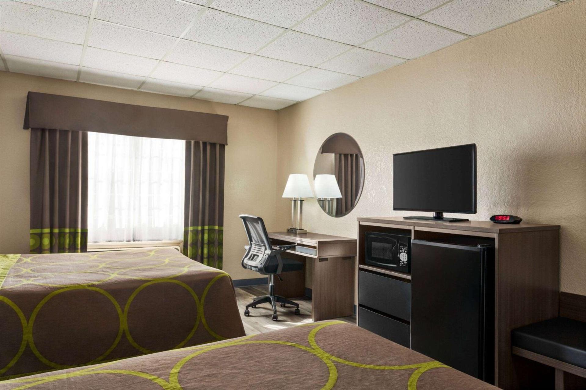 Super 8 by Wyndham Gainesville TX photo 17