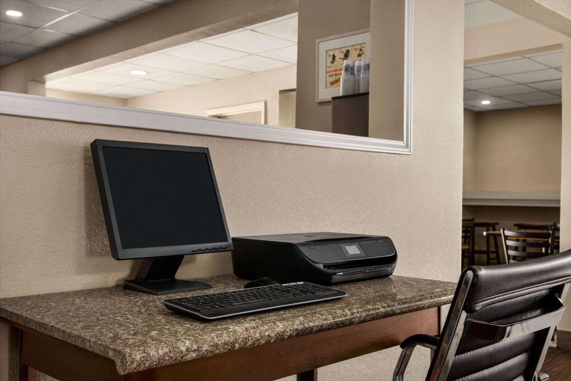 Super 8 by Wyndham Gainesville TX photo 24
