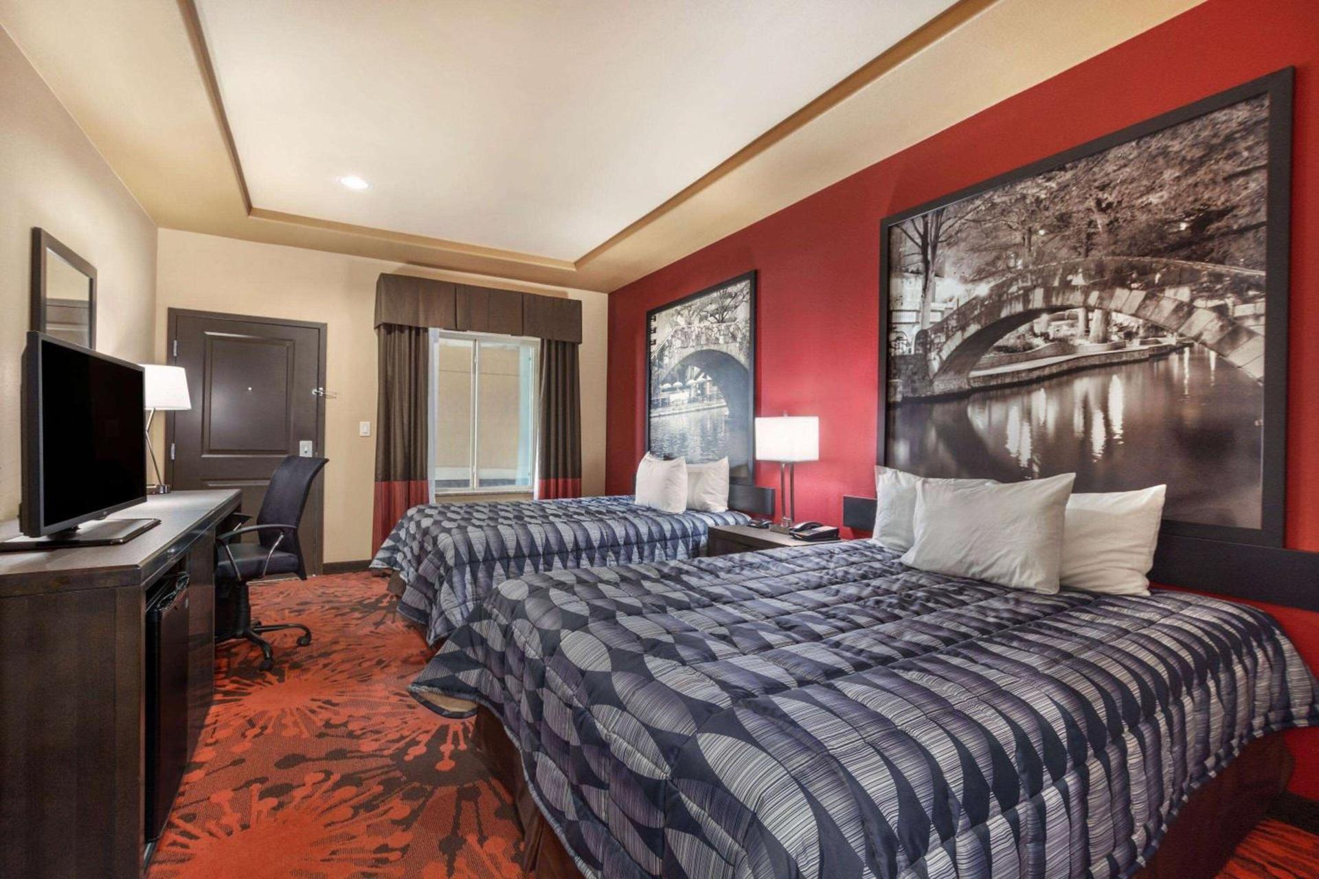 Super 8 by Wyndham Karnes City photo 6