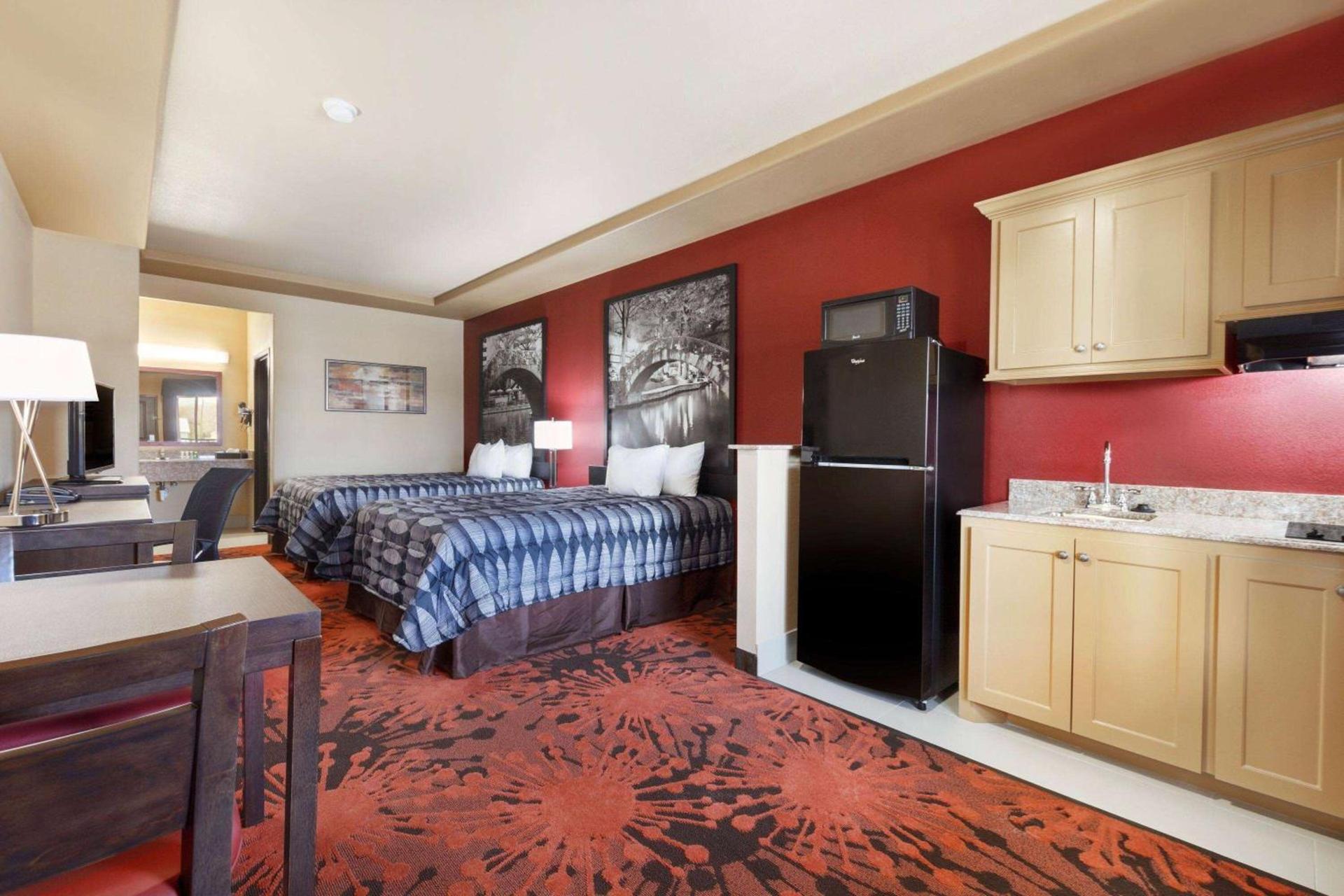 Super 8 by Wyndham Karnes City photo 11