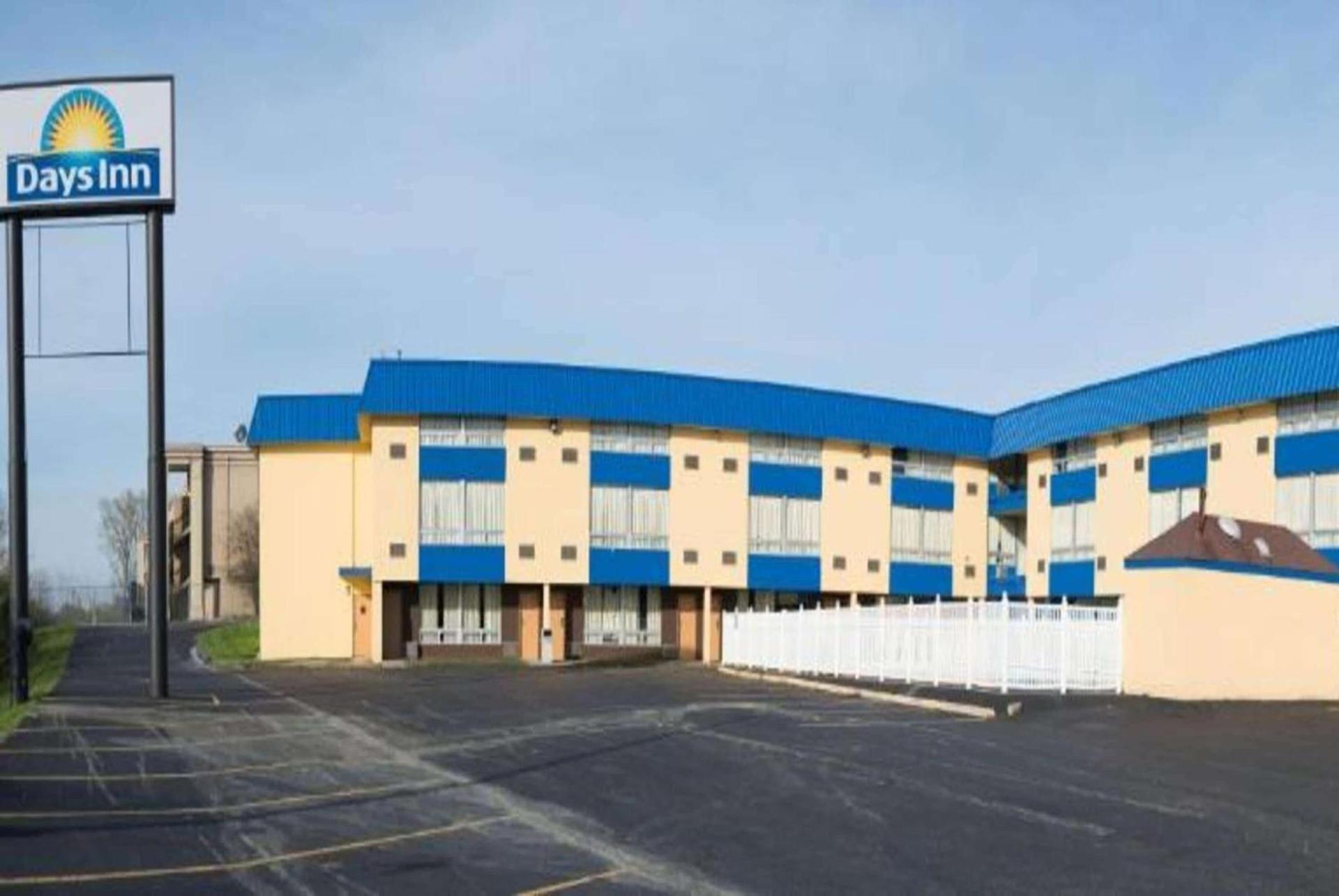 Days Inn by Wyndham Fort Wright Cincinnati Area photo 1