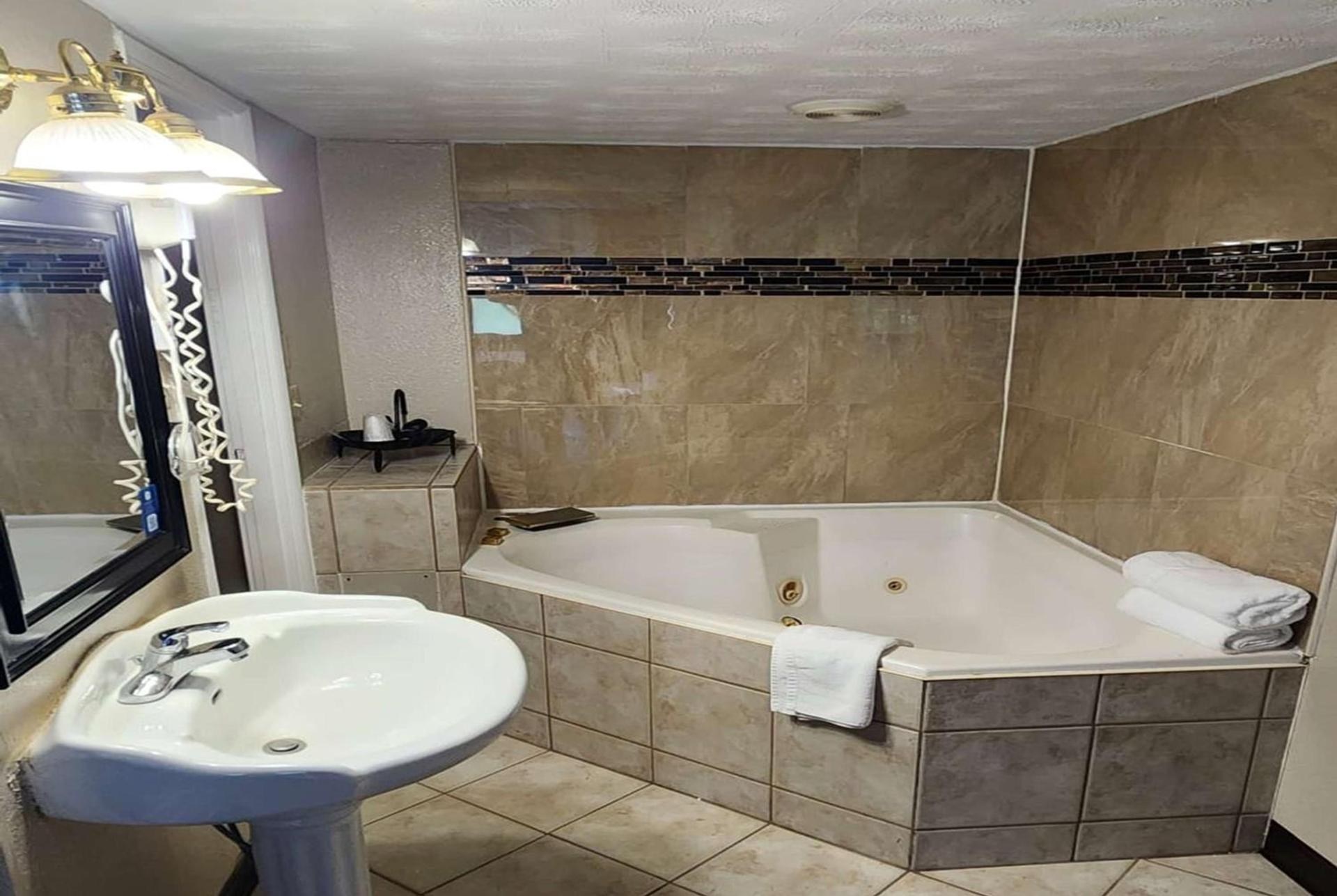 Days Inn by Wyndham Fort Wright Cincinnati Area photo 23