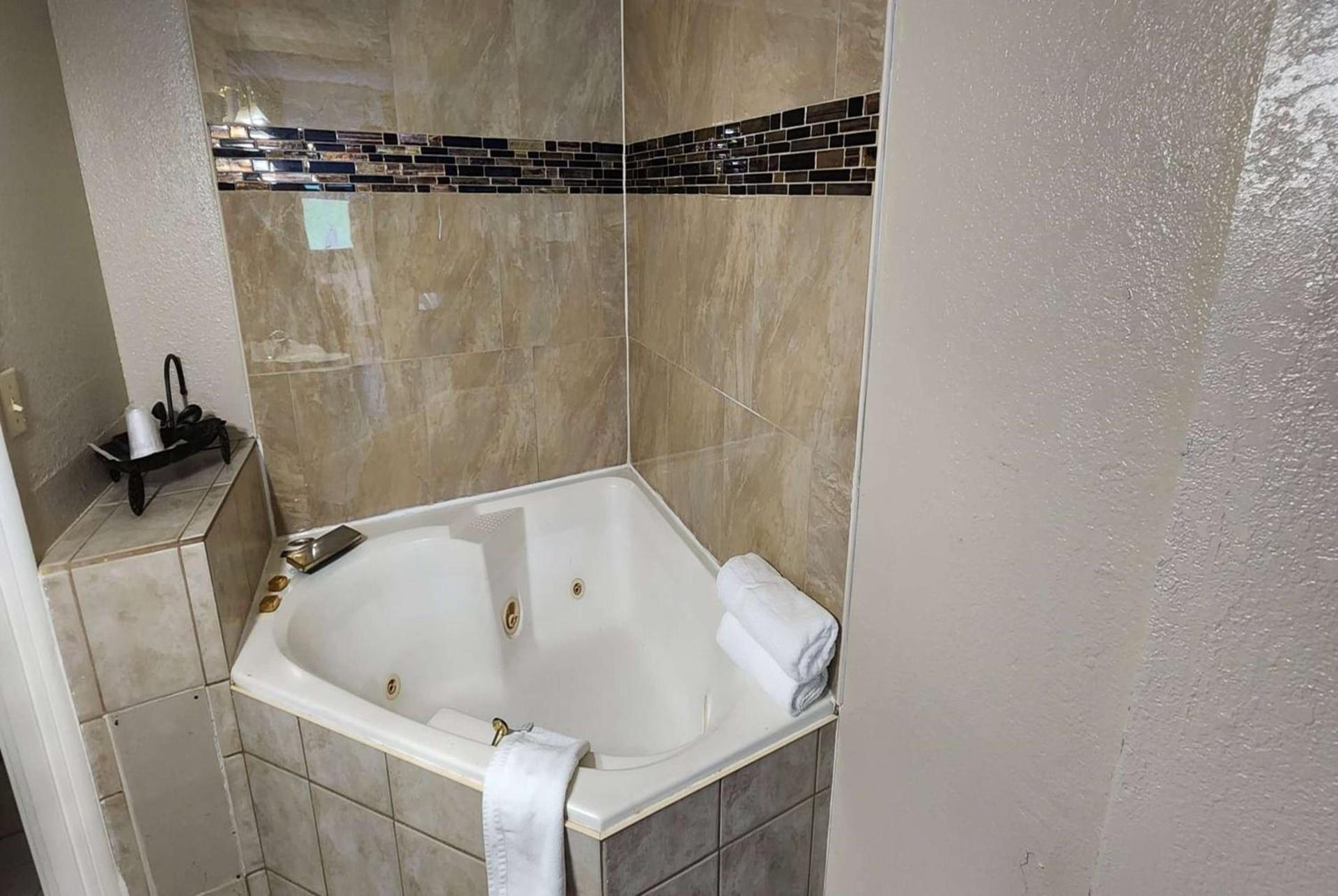 Days Inn by Wyndham Fort Wright Cincinnati Area photo 30