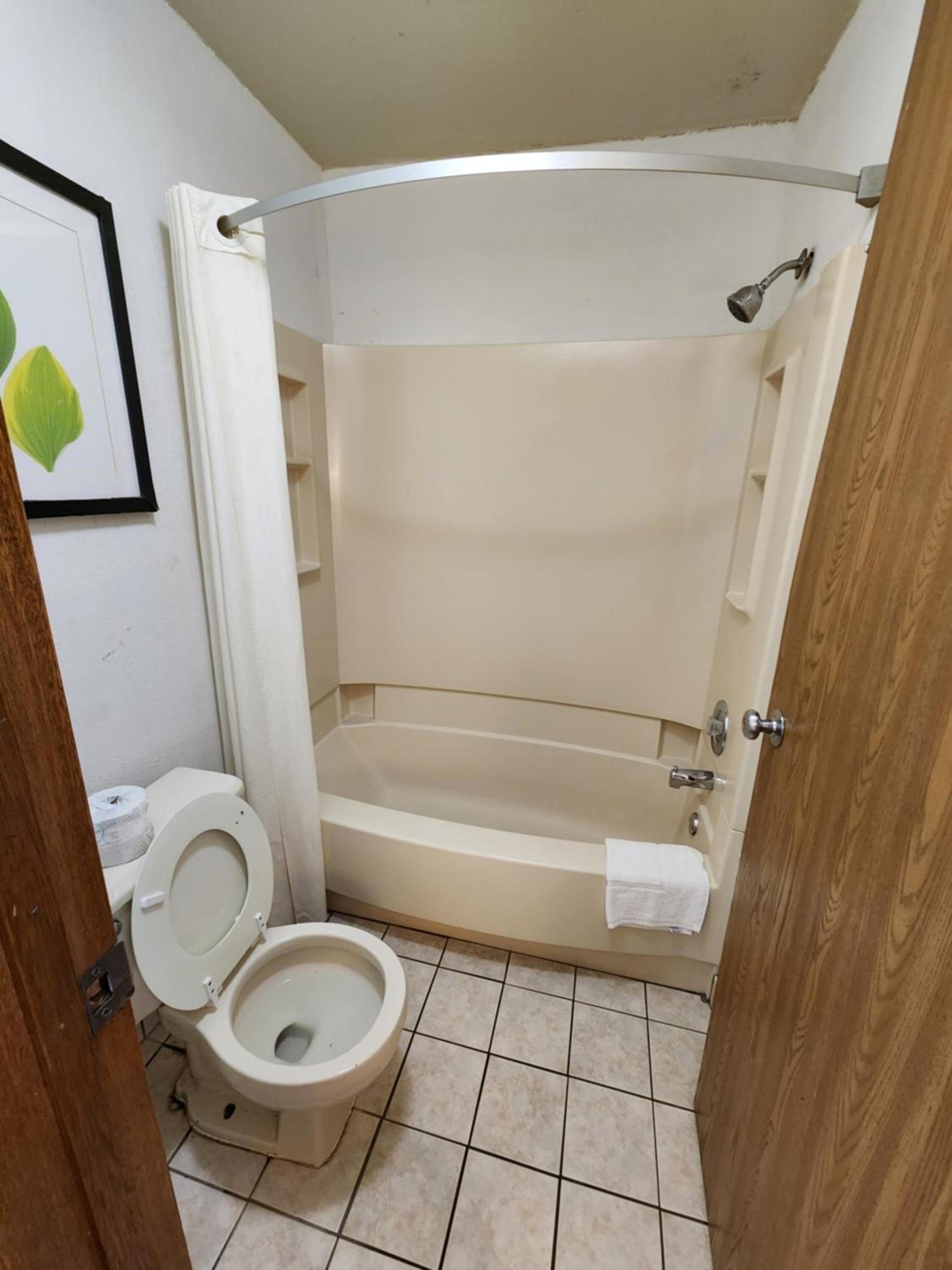 WestSpring Inn - Westlake Cleveland photo 16