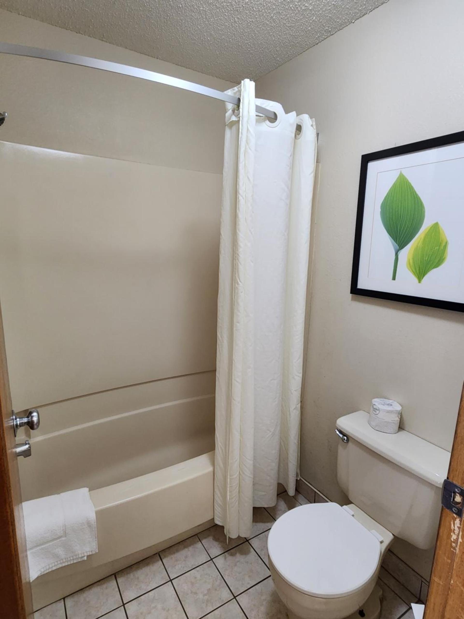WestSpring Inn - Westlake Cleveland photo 5