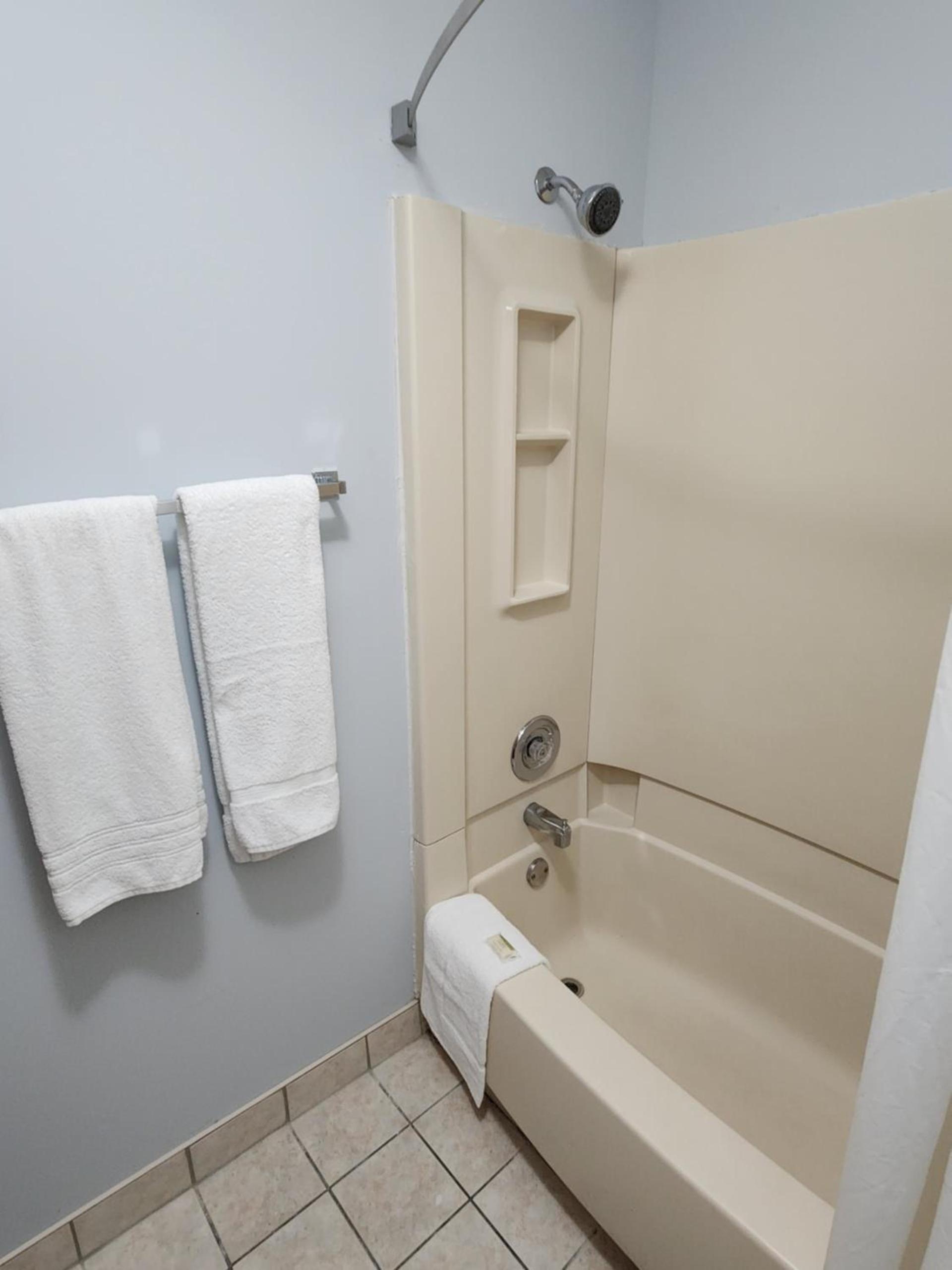 WestSpring Inn - Westlake Cleveland photo 3