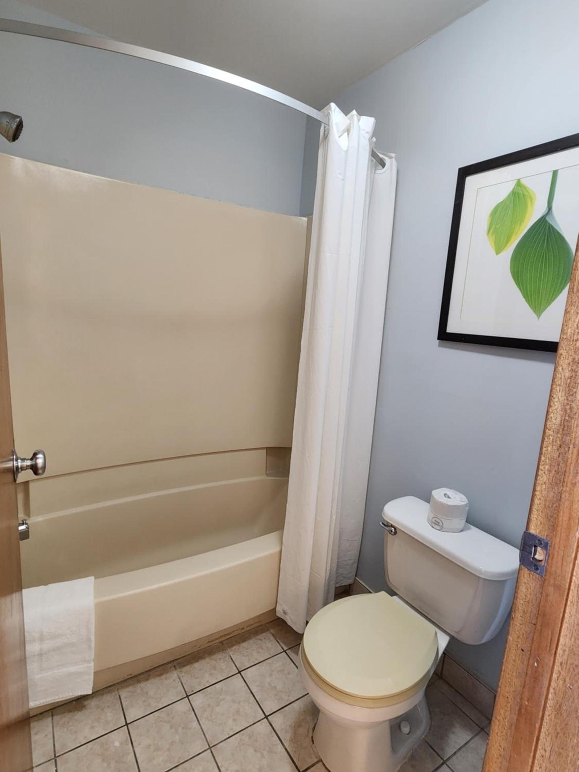 WestSpring Inn - Westlake Cleveland photo 15