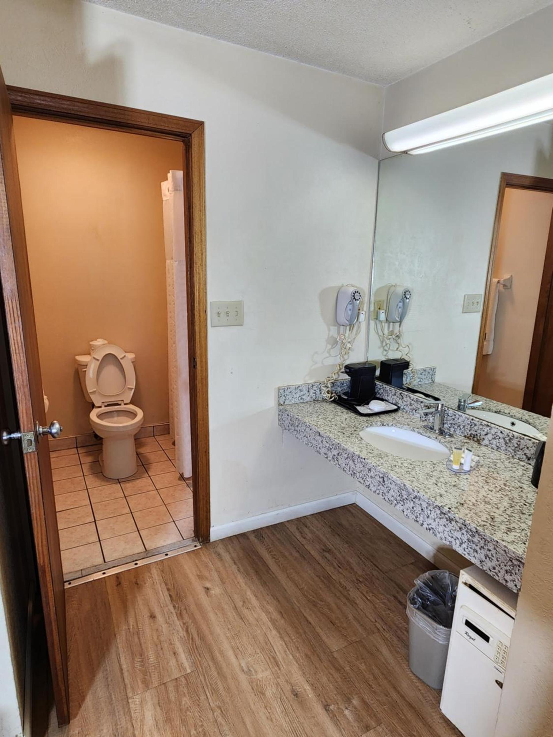 WestSpring Inn - Westlake Cleveland photo 2