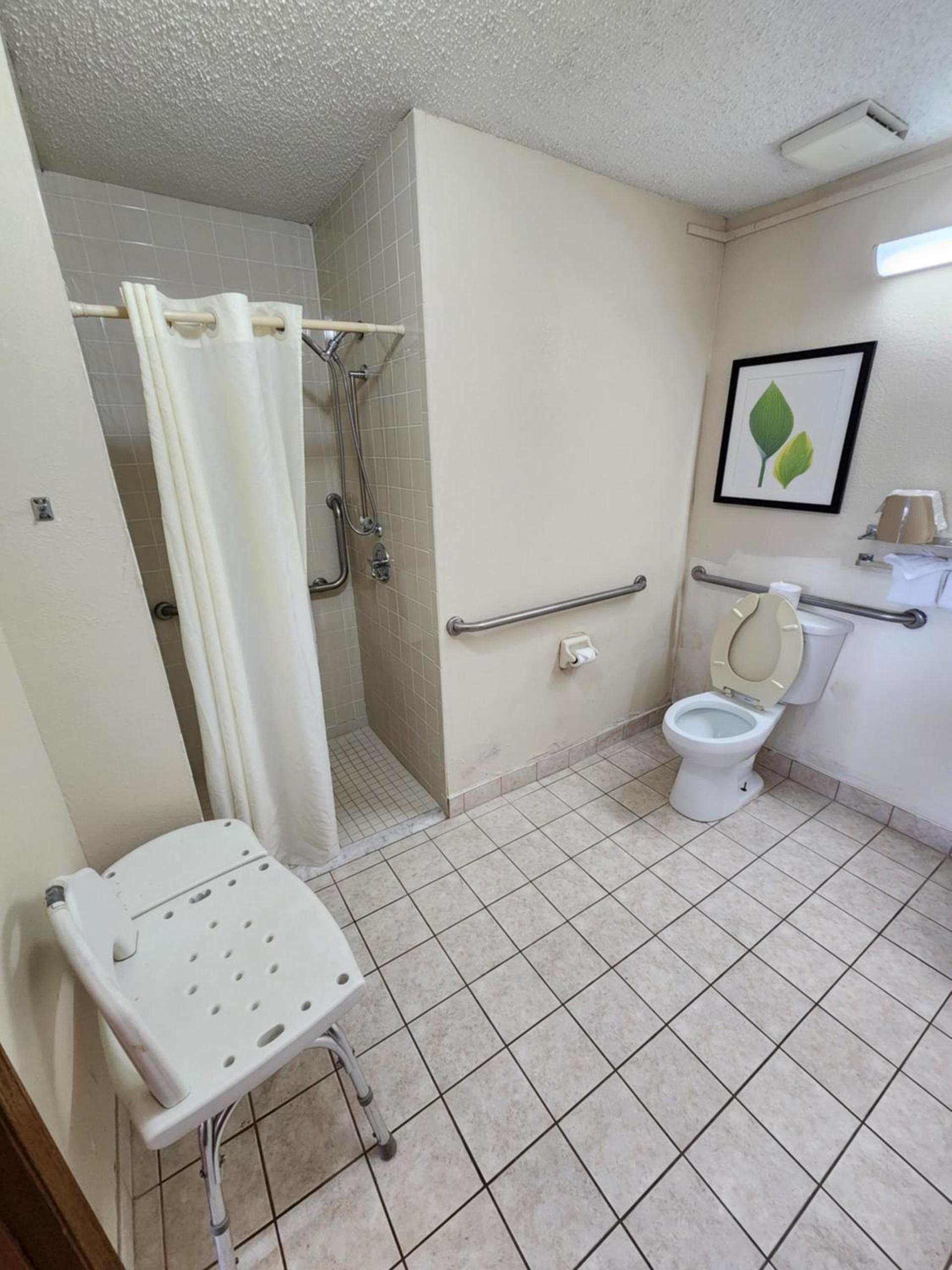 WestSpring Inn - Westlake Cleveland photo 21